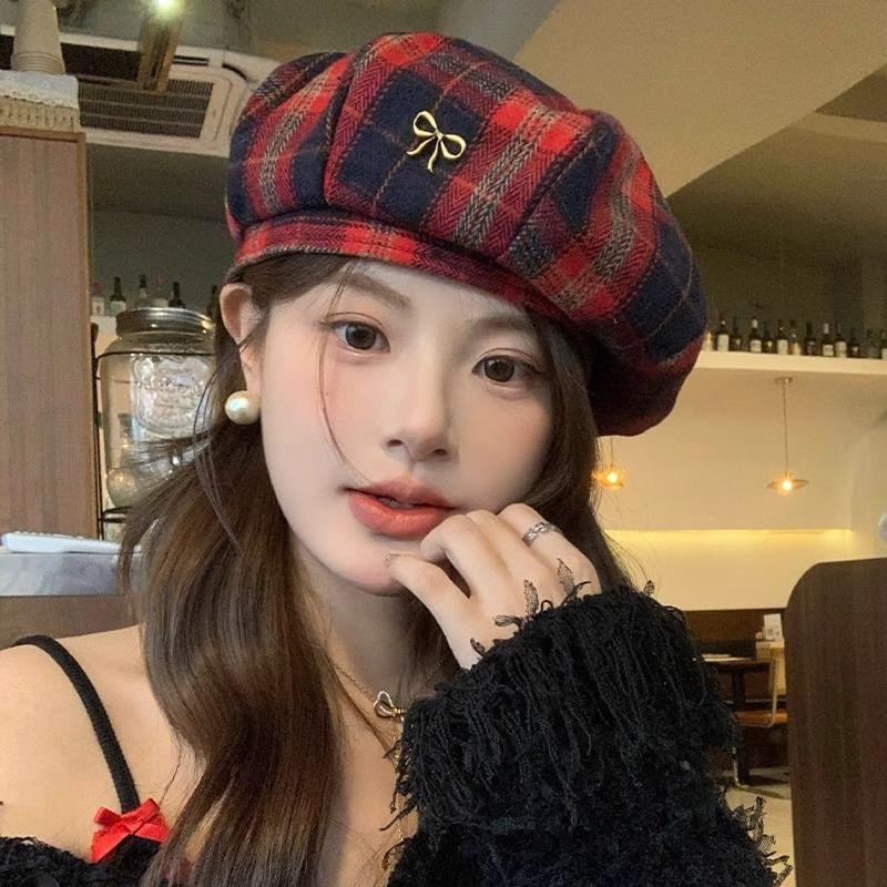Bow Plaid Beret Hat Product Image