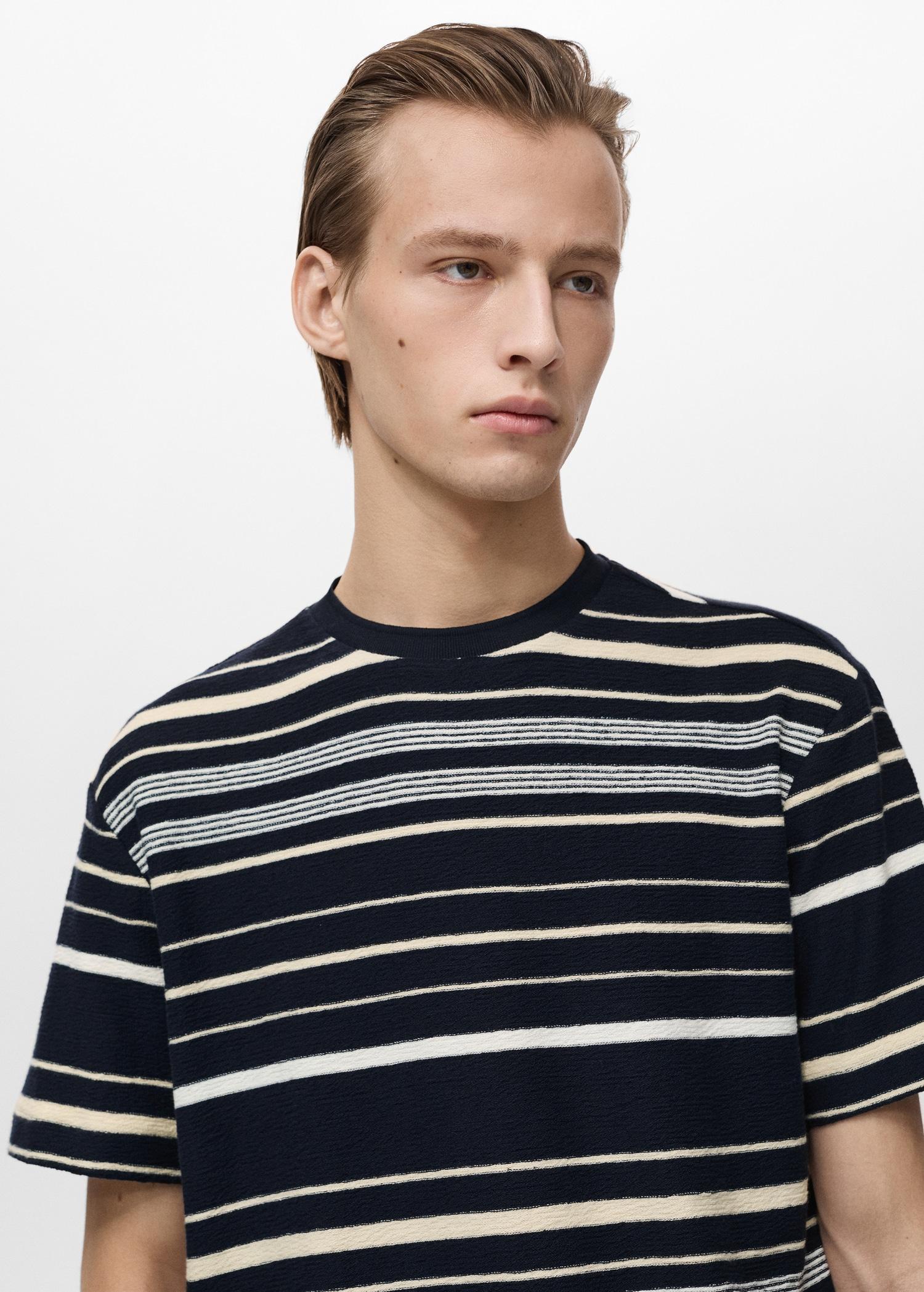 100% cotton regular-fit striped t-shirt - Men | MANGO USA Product Image