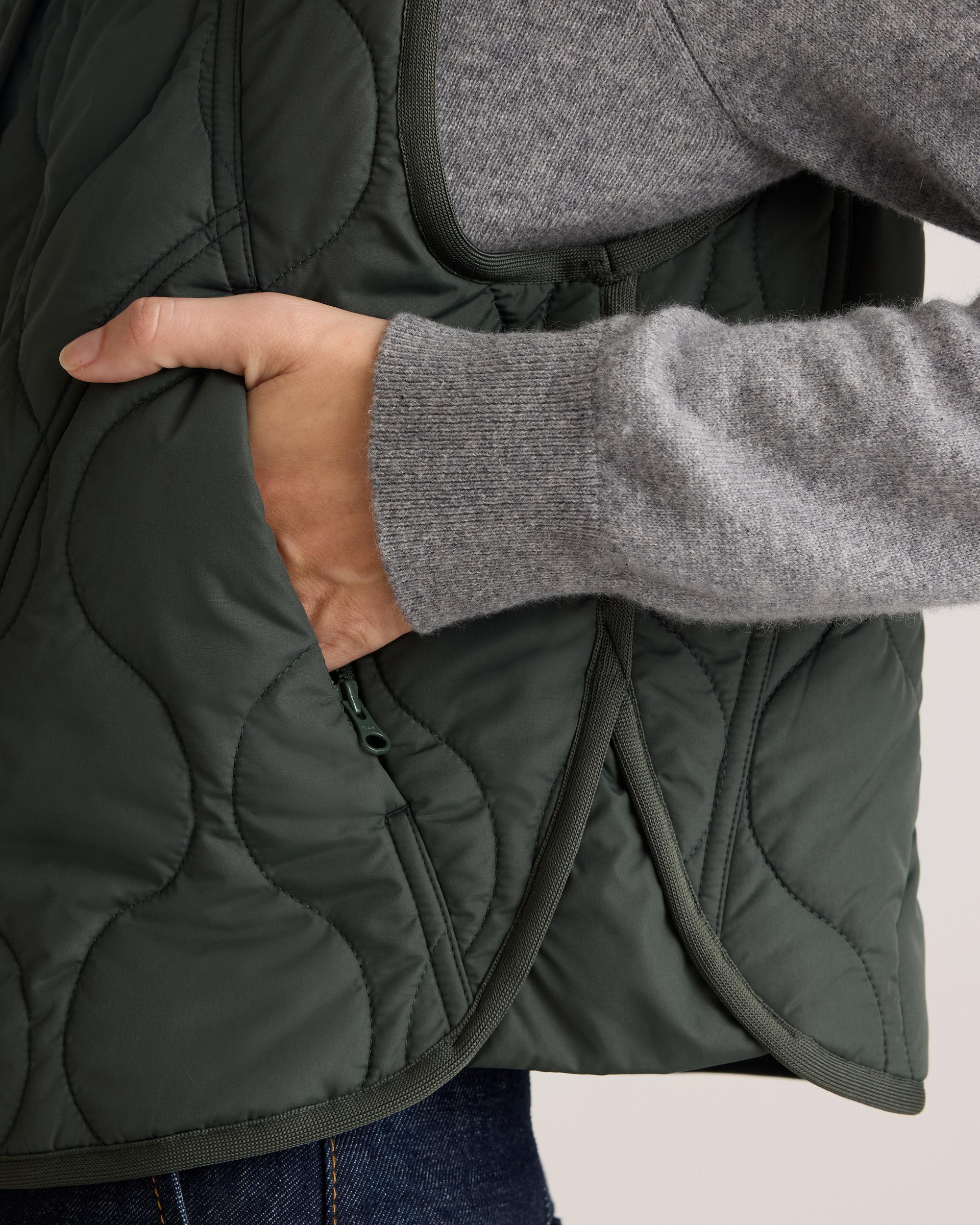 Quince | Women's Featherless Quilted Puffer Vest Recycled Polyester Product Image