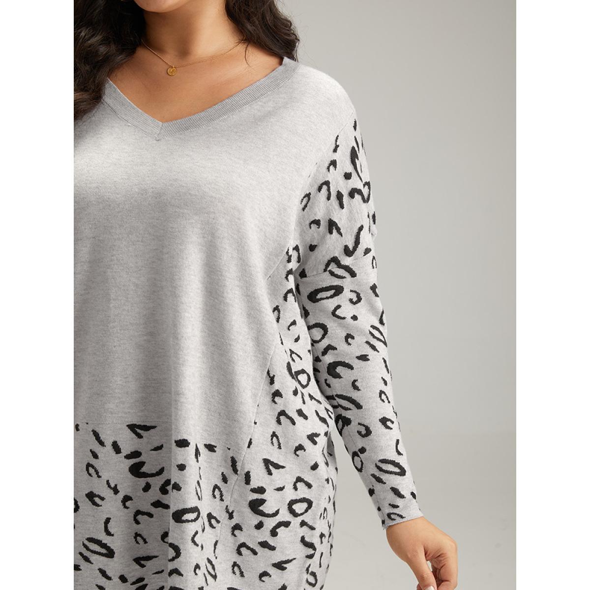 Plus Size Patchwork Leopard Print V Neck Pullover LightGray Women Casual Loose Long Sleeve V-neck Dailywear Pullovers BloomChic 30/6X Product Image