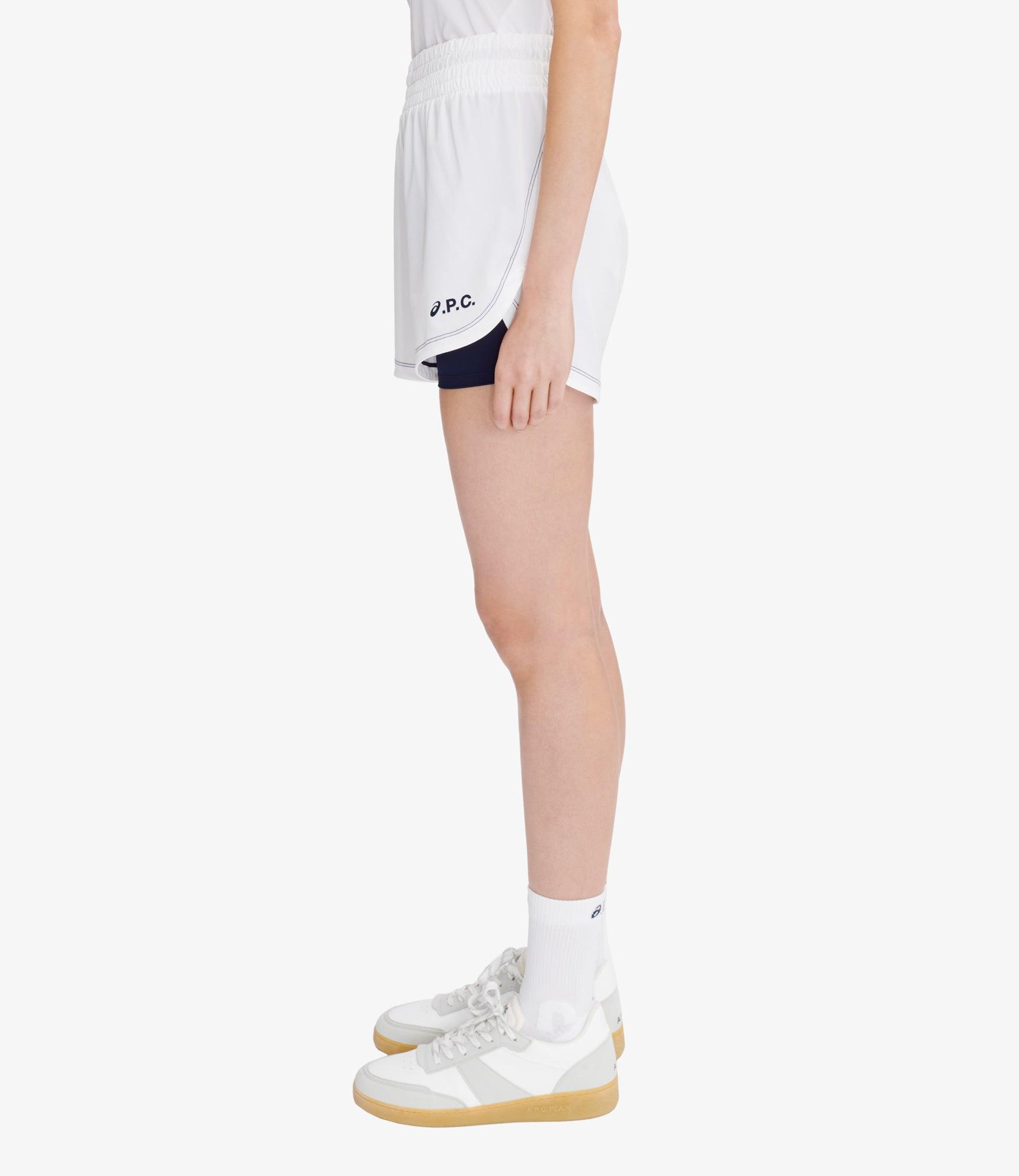 On Court 2 In 1 Shorts Female Product Image