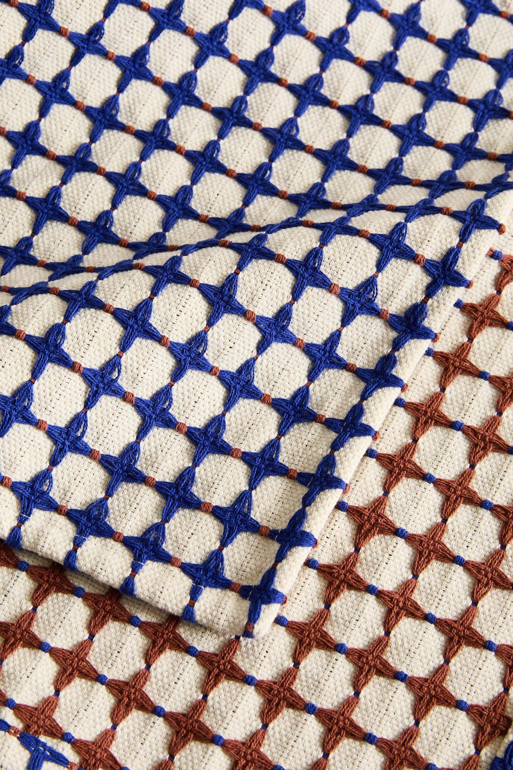 REVERSIBLE WAFFLE-KNIT COTTON BEDSPREAD X COLLAGERIE Product Image