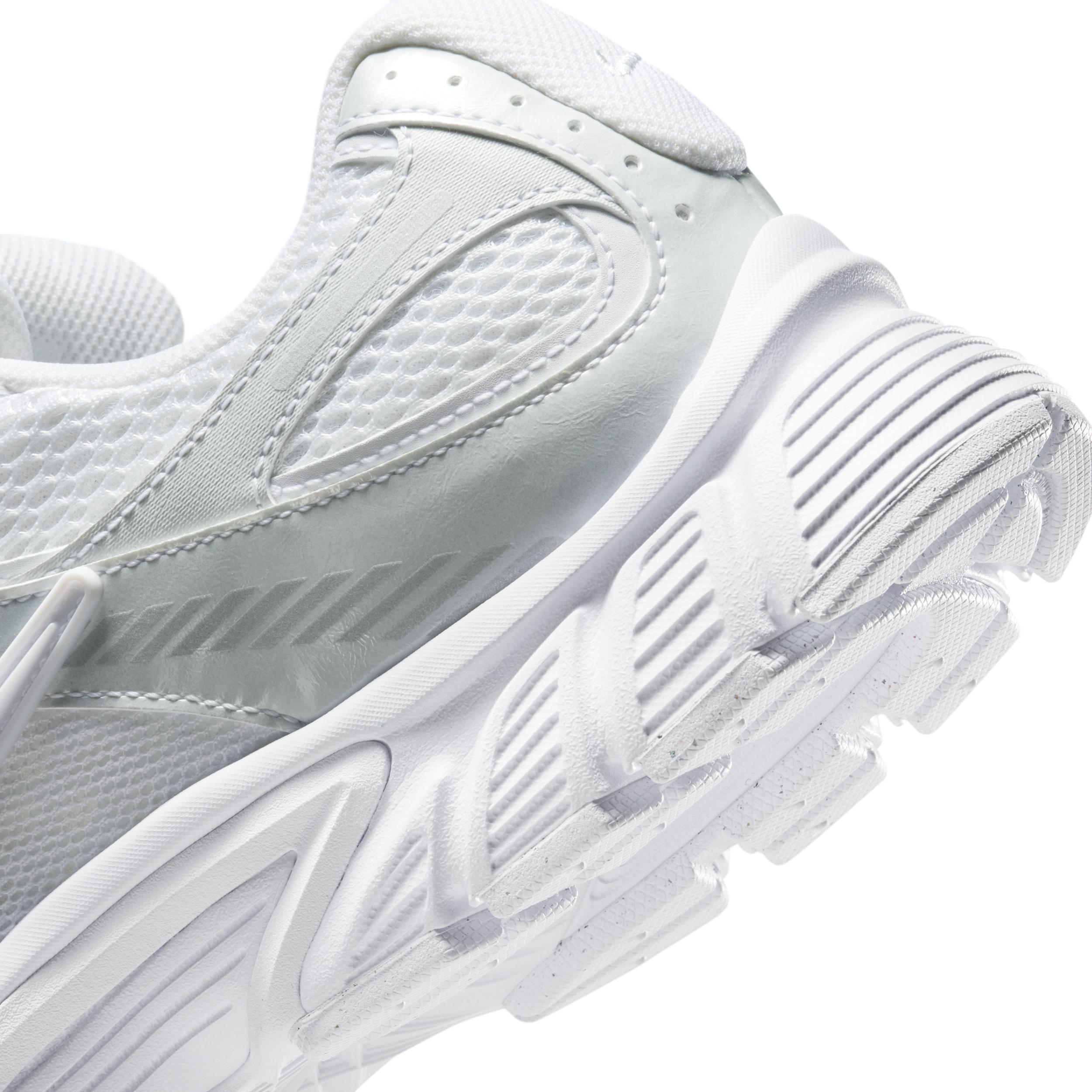 Nike Men's V5 RNR Shoes Product Image
