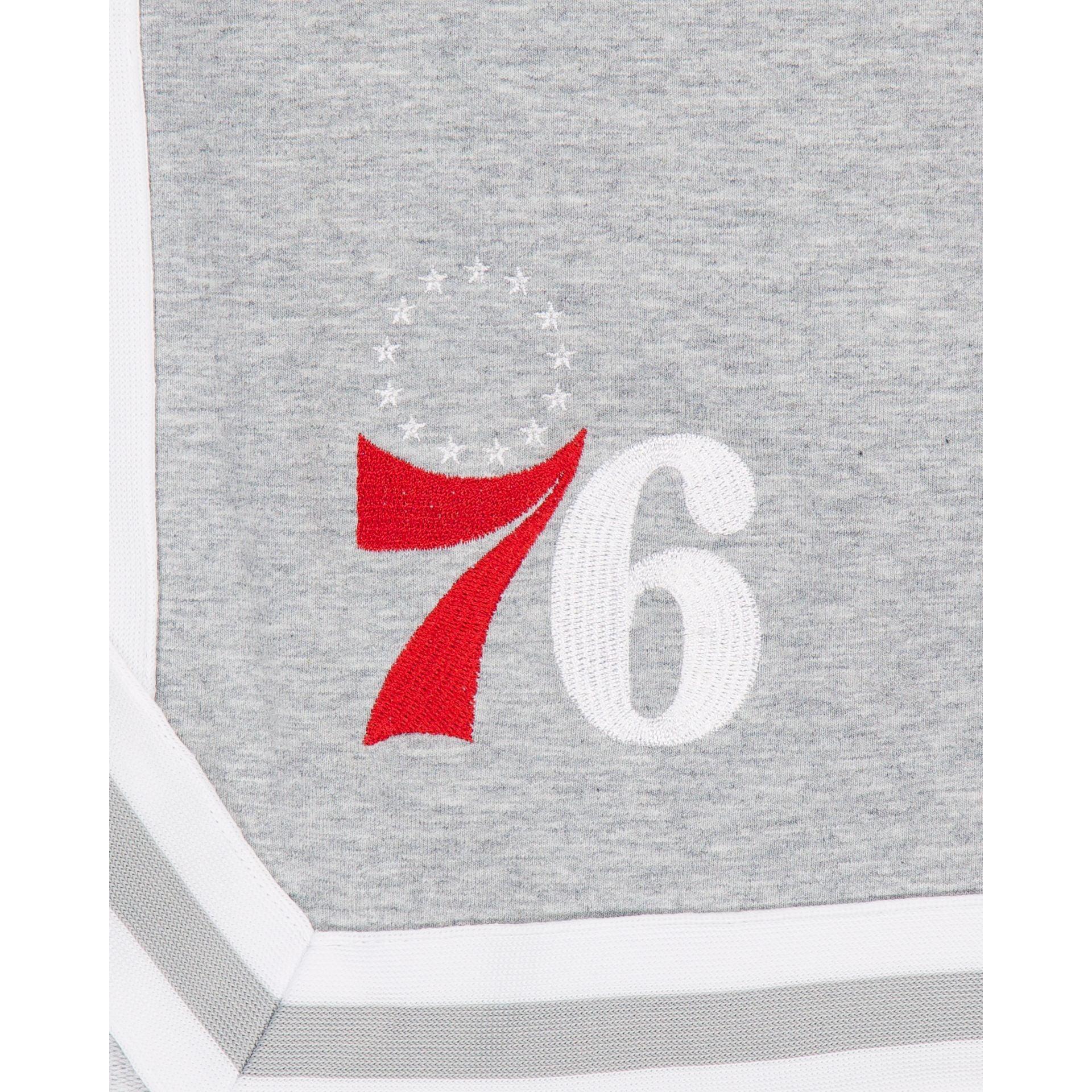 Chicago Bulls Gray Logo Select Shorts Male Product Image