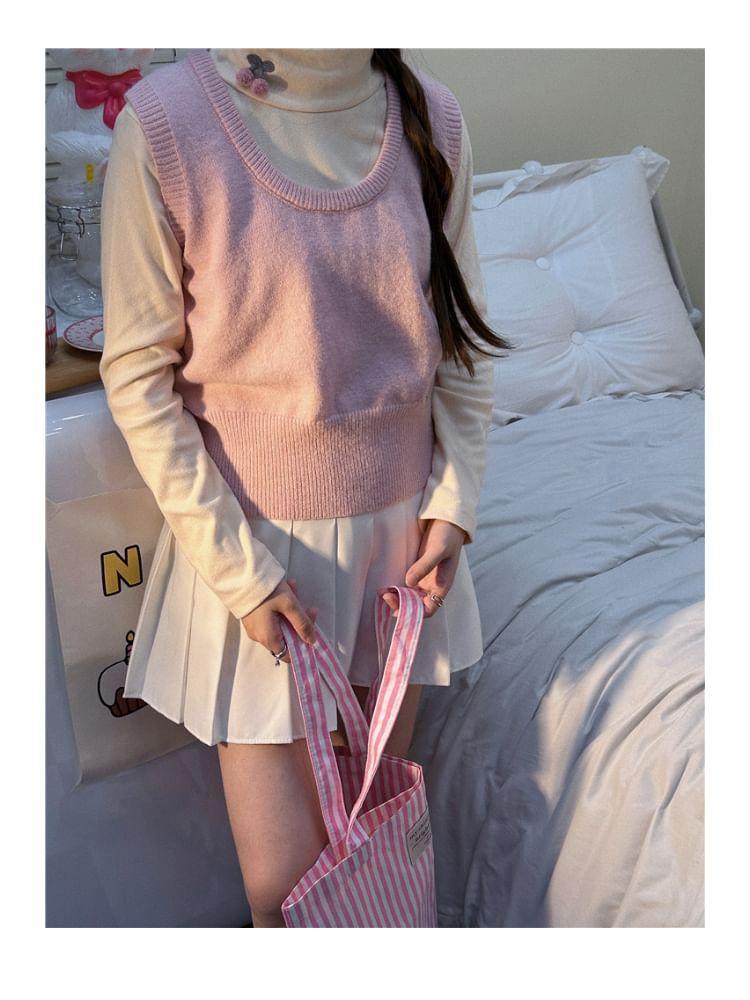 Crew Neck Plain Crop Sweater Vest Product Image