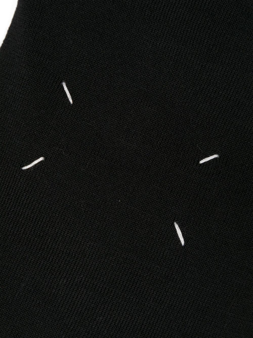 four-stitch scarf Product Image