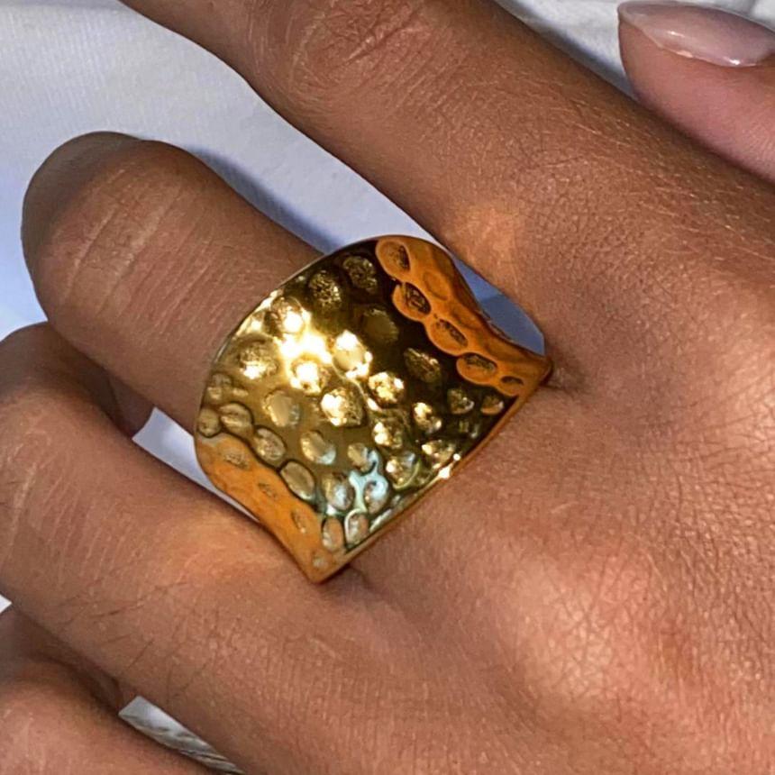Dent Curved Ring Product Image
