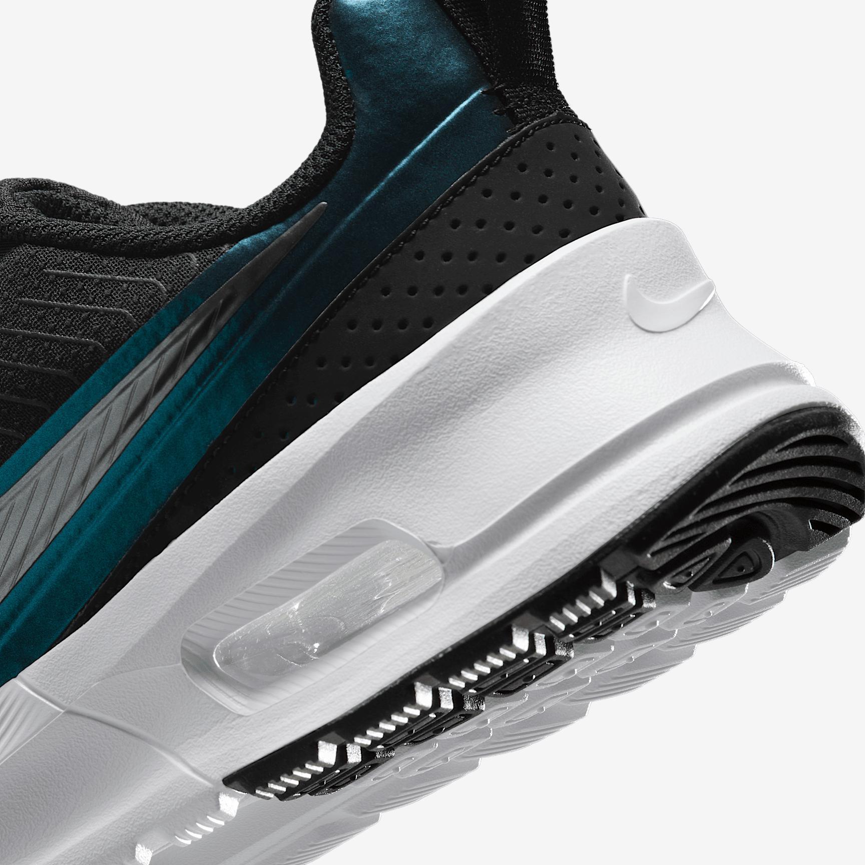 Nike Women's Air Max Nuaxis Shoes Product Image