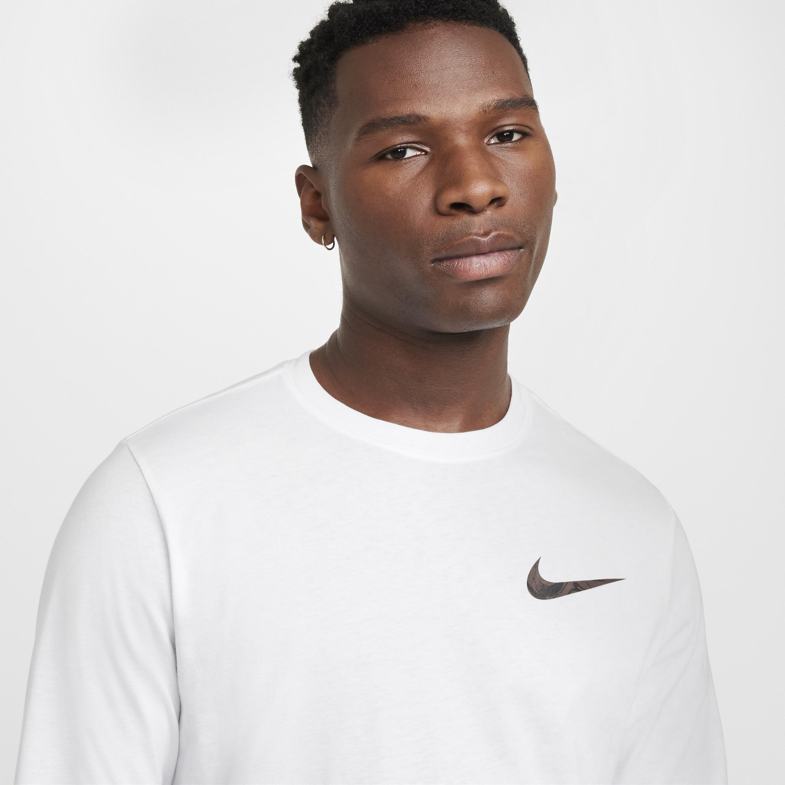 Men's Nike Sportswear Club Long-Sleeve T-Shirt Product Image