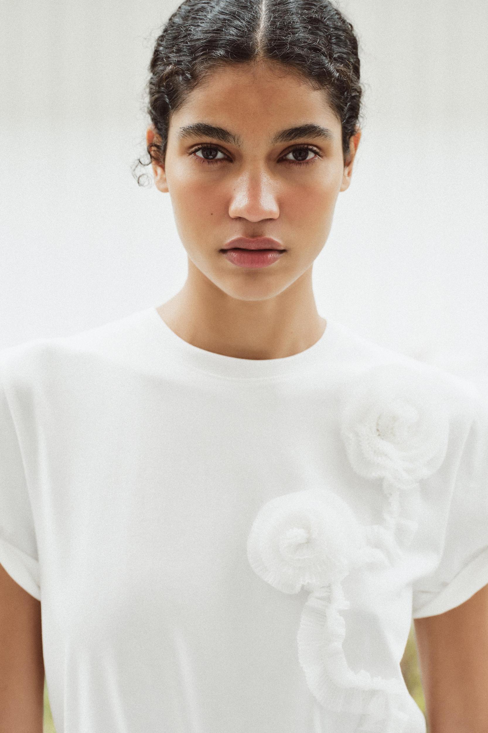 3D FLORAL T-SHIRT Product Image