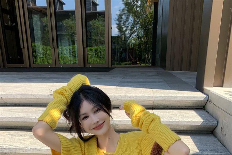 Set: Short Sleeve V-Neck Plain Sweater + Arm Sleeves Product Image