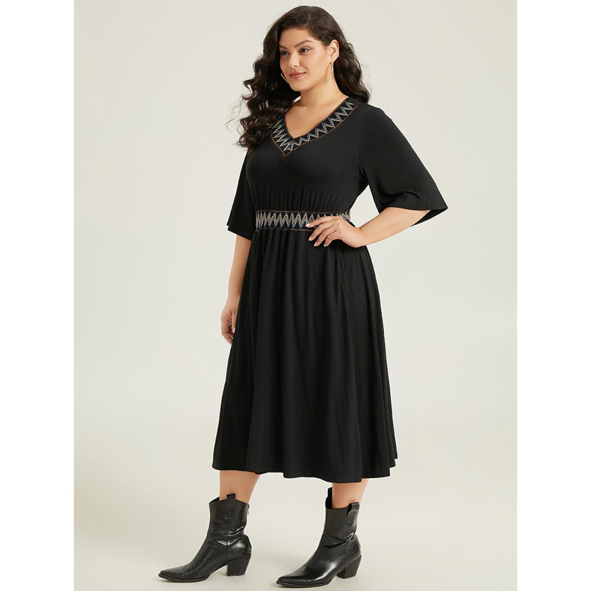 Plus Size Supersoft Essentials Geometric Contrast Webbing Dress Black Women Casual Plain V-neck Half Sleeve Curvy Midi Dress BloomChic 14-16/1X Product Image