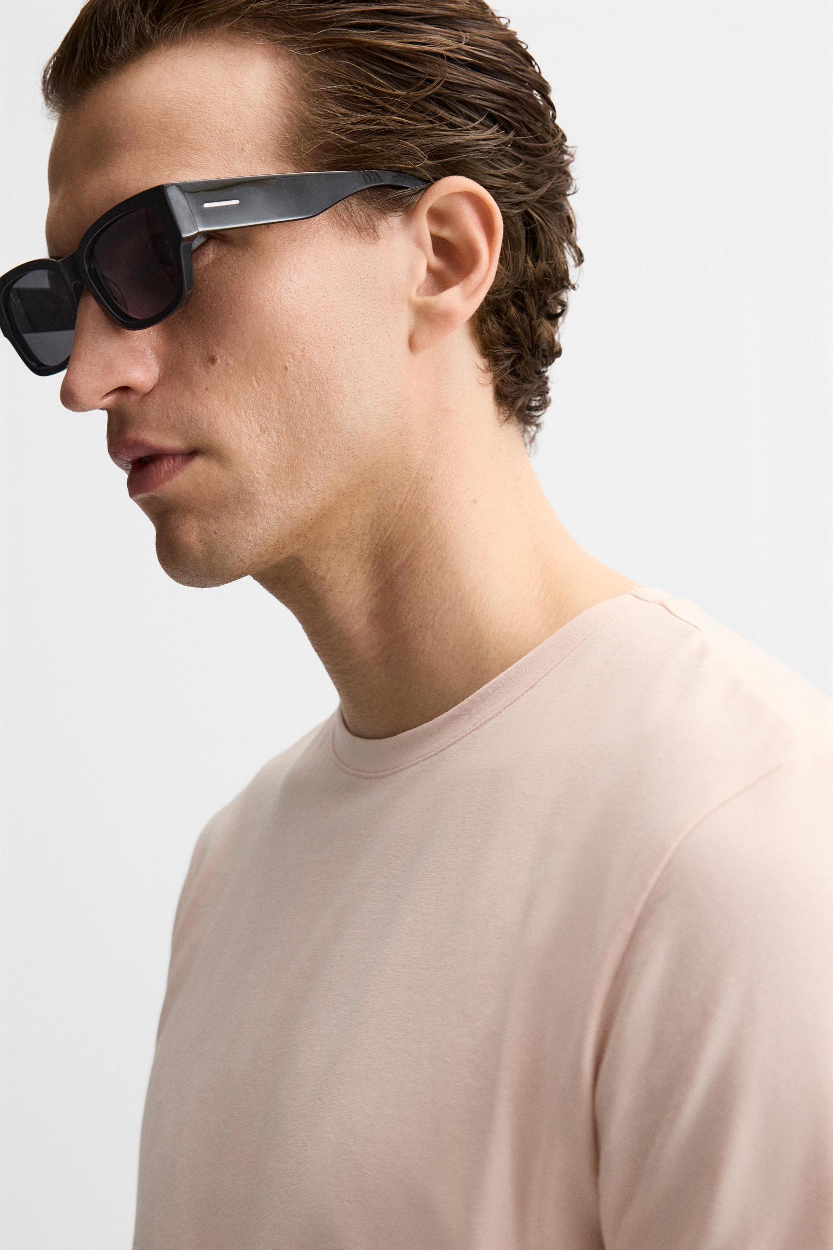 BASIC SLIM FIT T-SHIRT Product Image