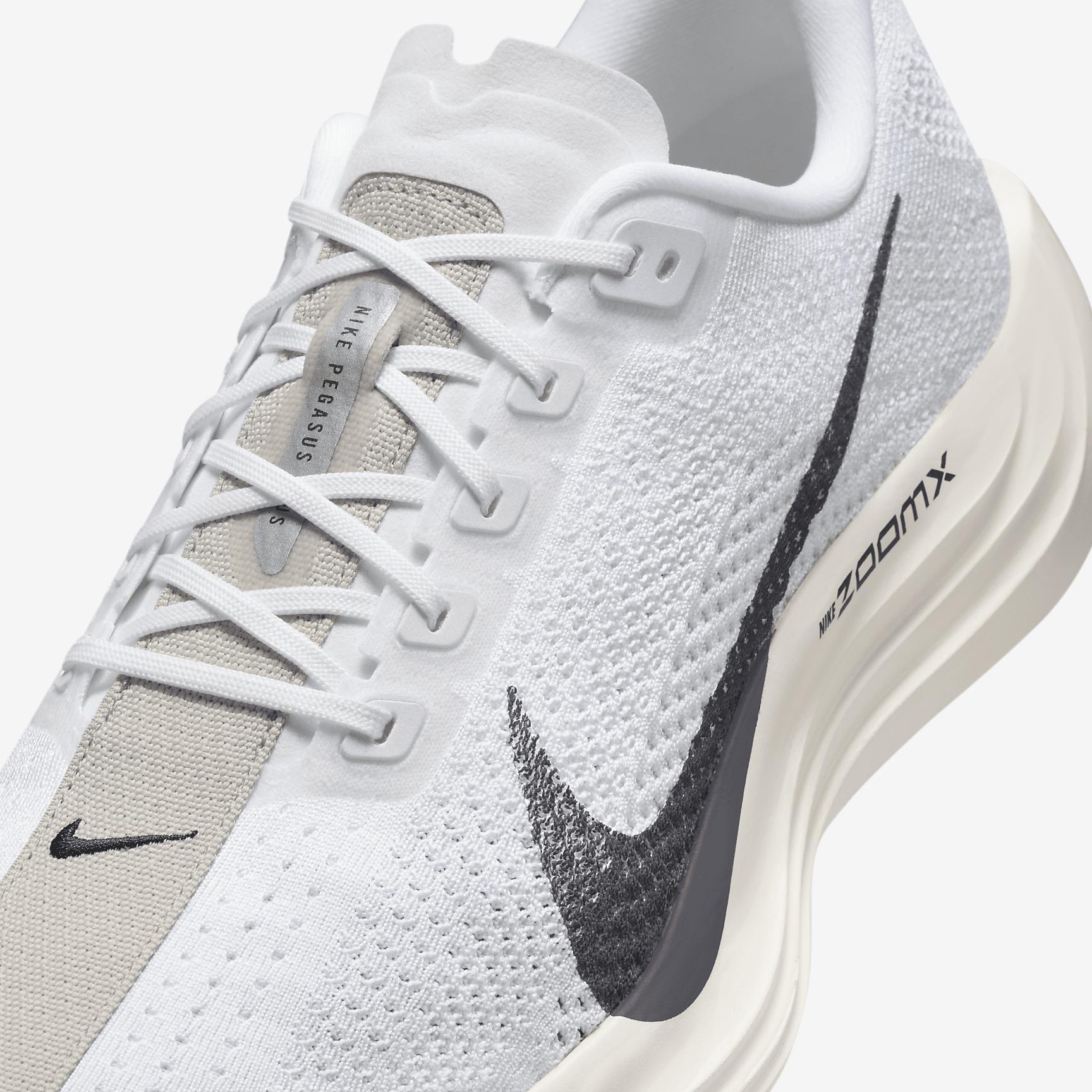 Nike Men's Pegasus Plus Road Running Shoes Product Image