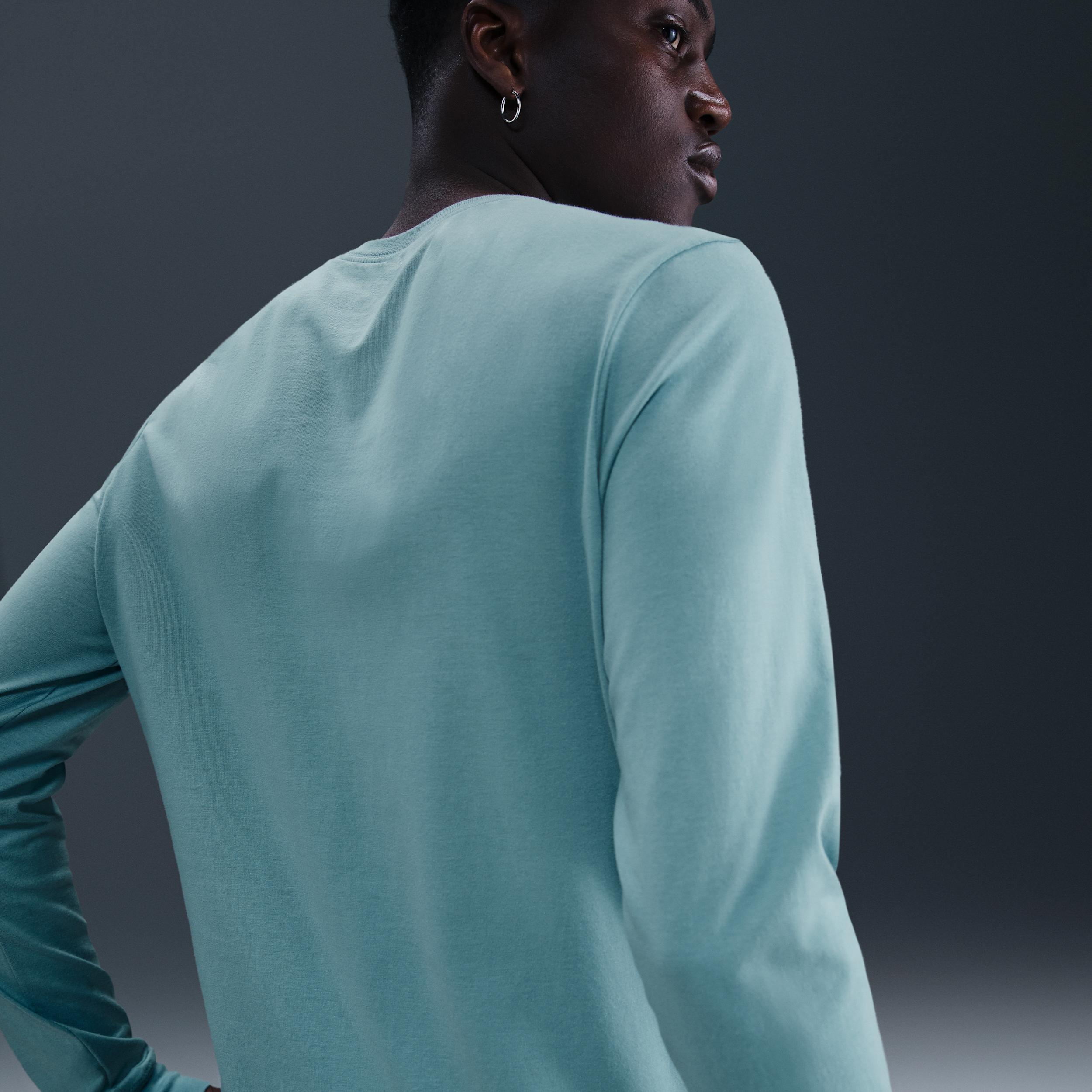 Men's Nike Sportswear Club Long-Sleeve T-Shirt Product Image