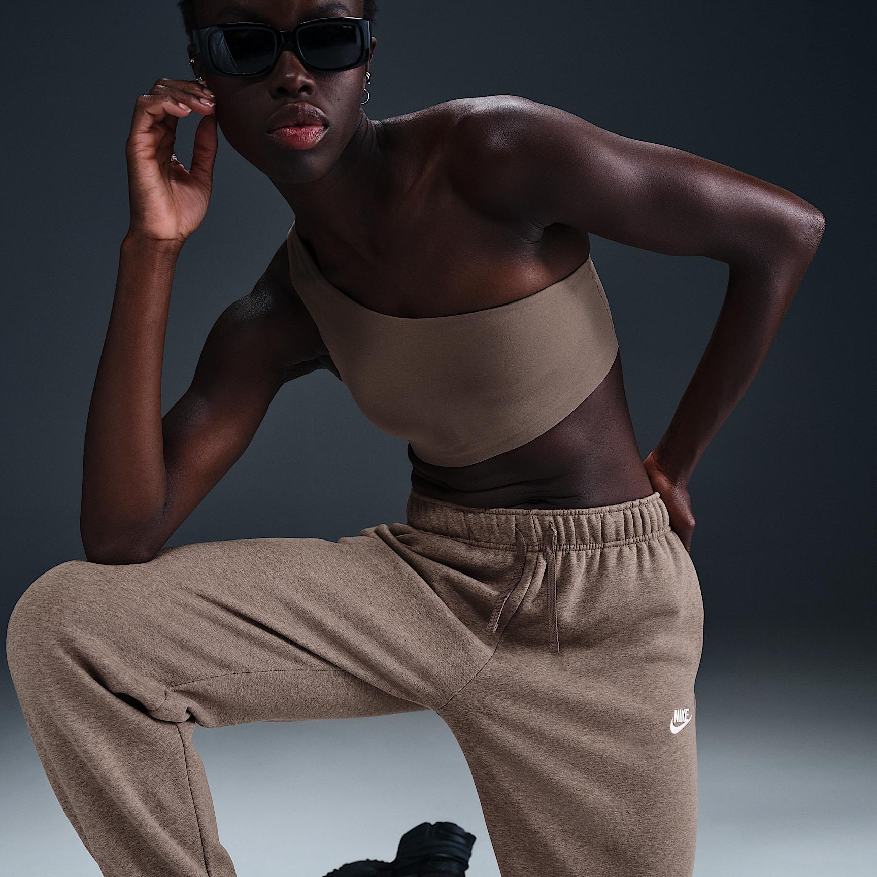 Women's Nike Sportswear Club Fleece Mid-Rise Oversized Sweatpants Product Image