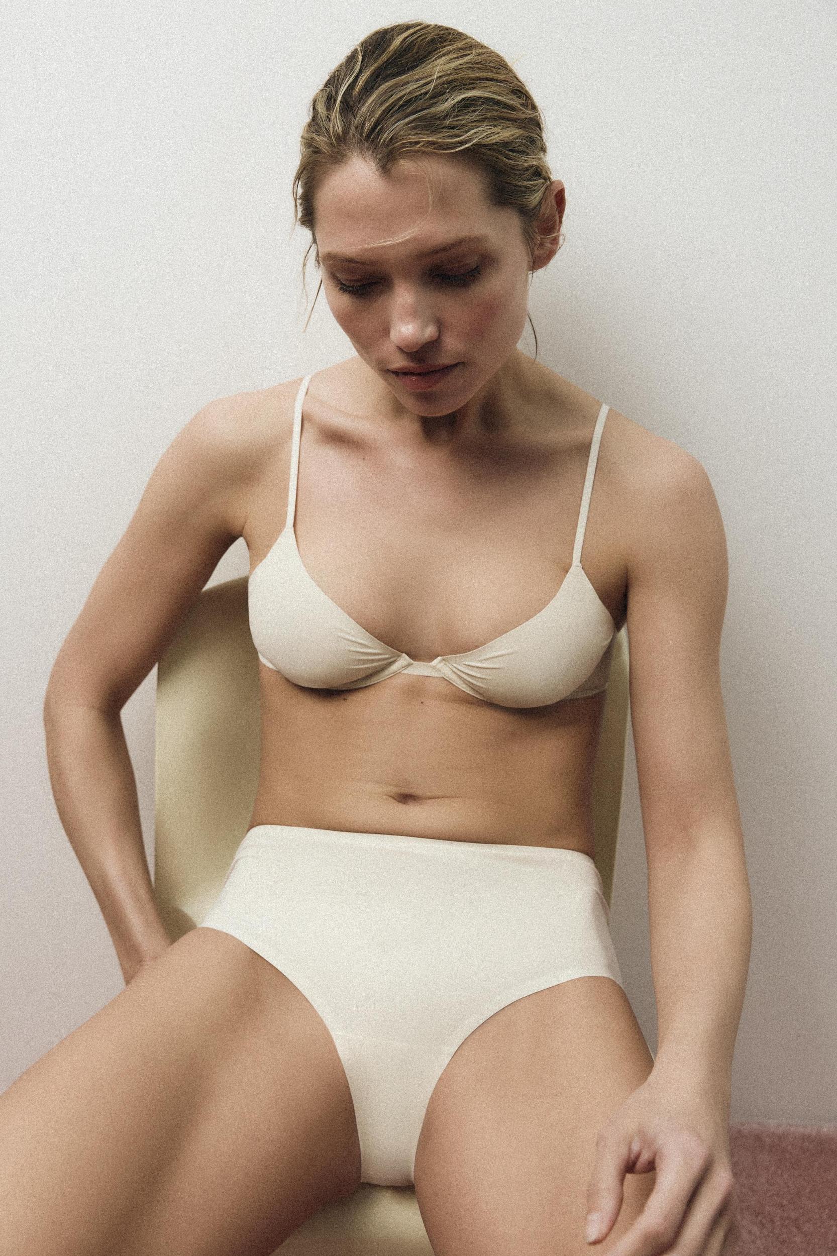 WIDE BAND PANTIES Product Image