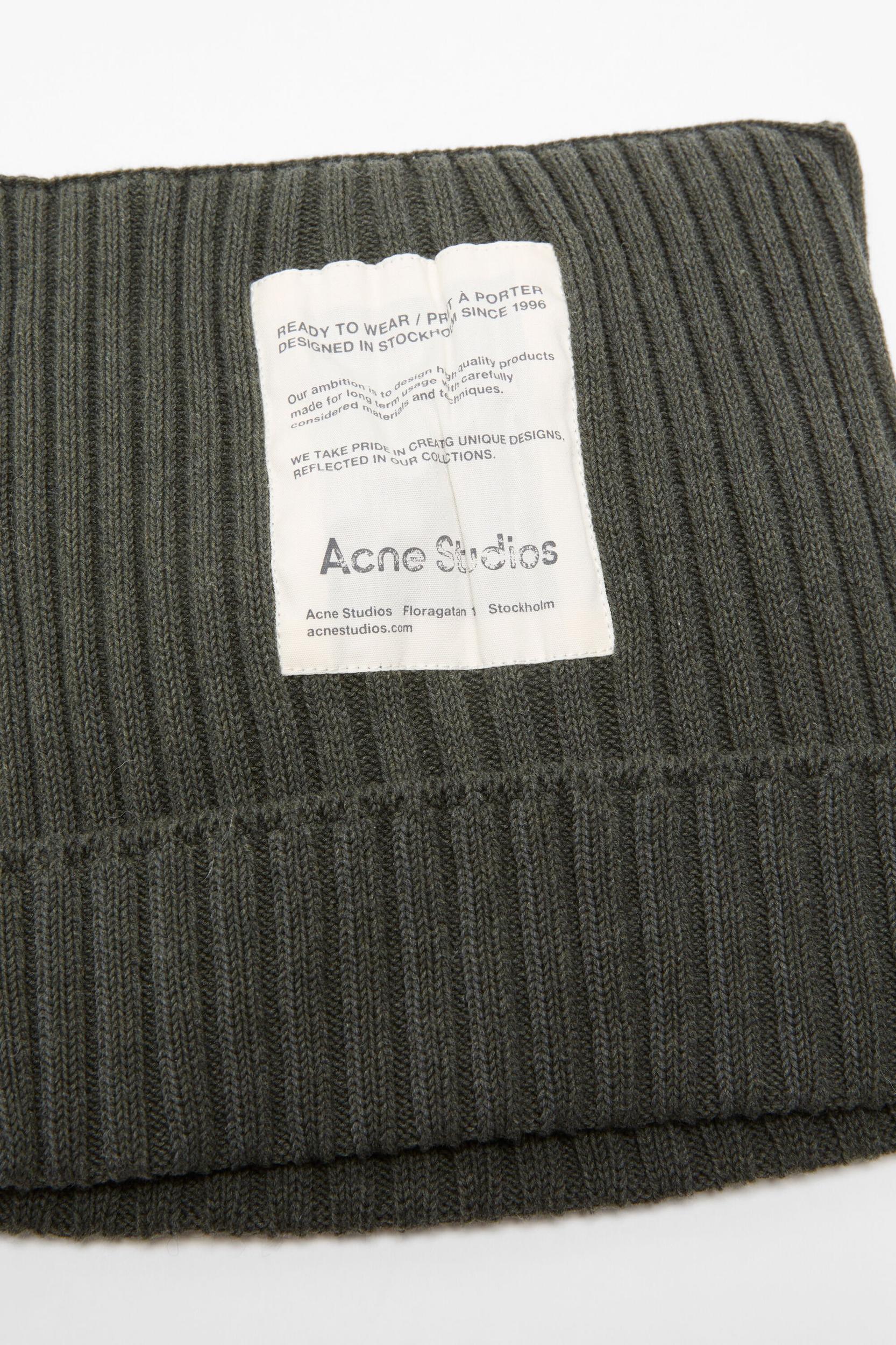 Ribbed square beanie Product Image