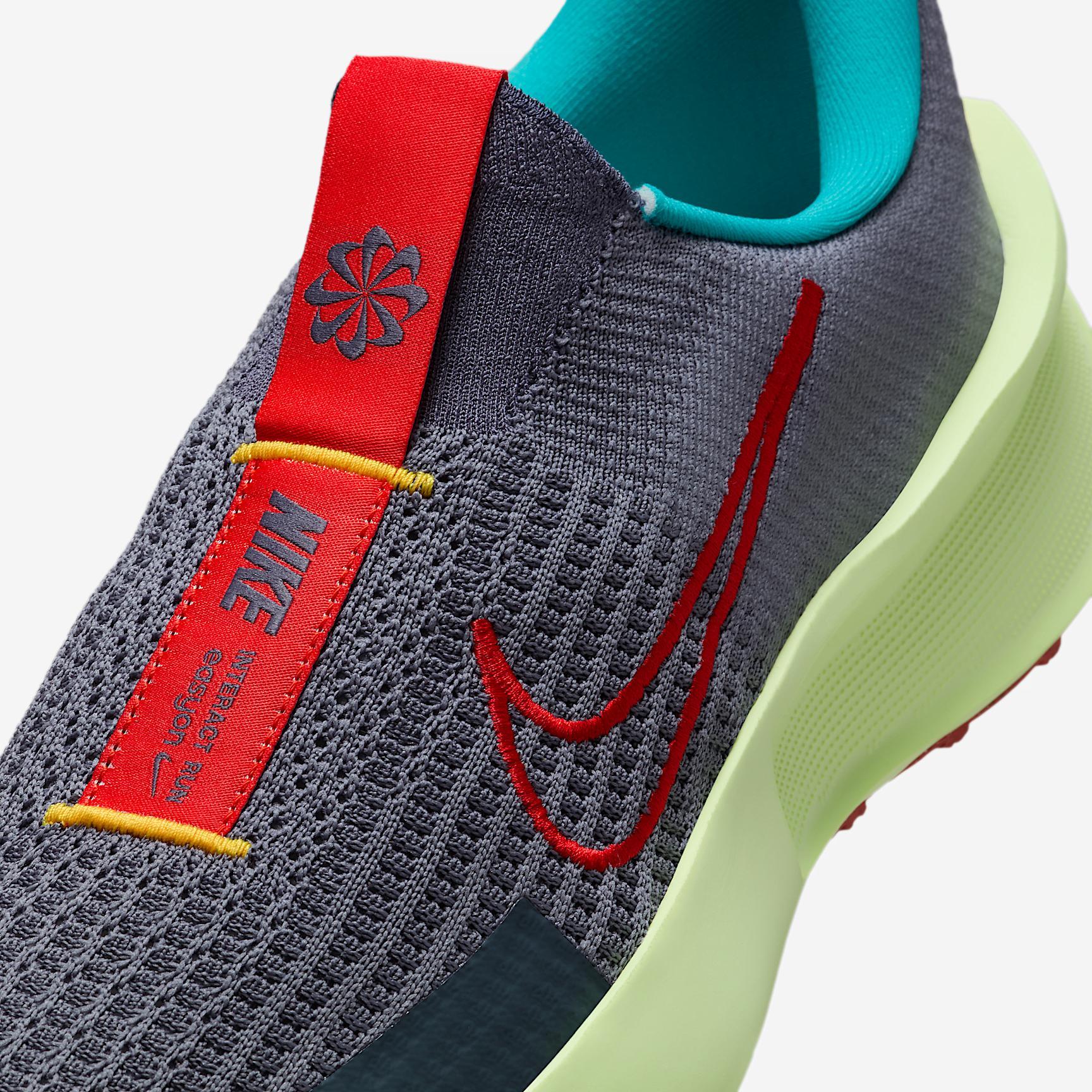 Nike Men's Interact Run EasyOn Road Running Shoes Product Image