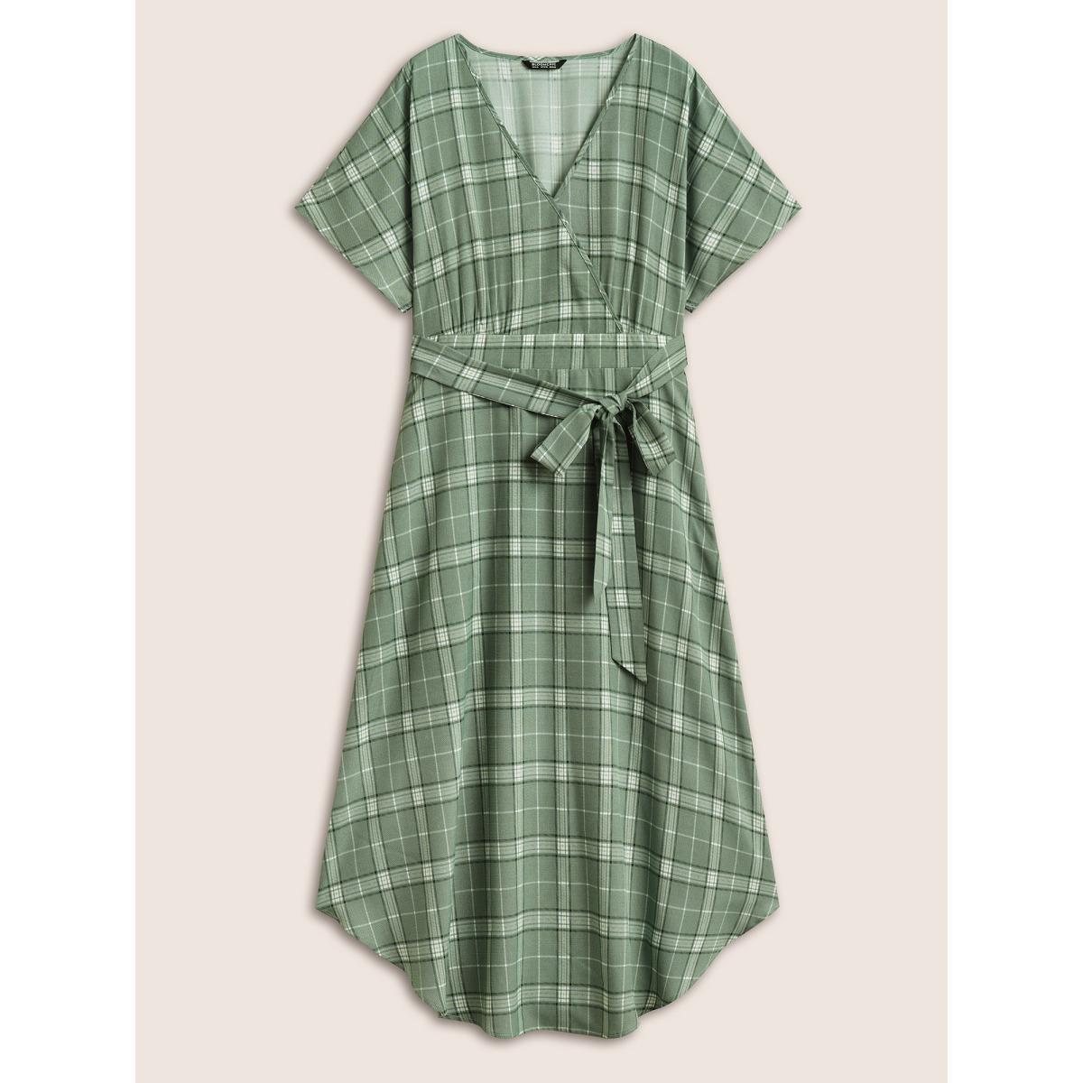 Plus Size Plaid Surplice Neck Pocket Curved Hem Dress Green Women Casual Non Overlap Collar Short sleeve Curvy Midi Dress BloomChic 14-16/1X Product Image