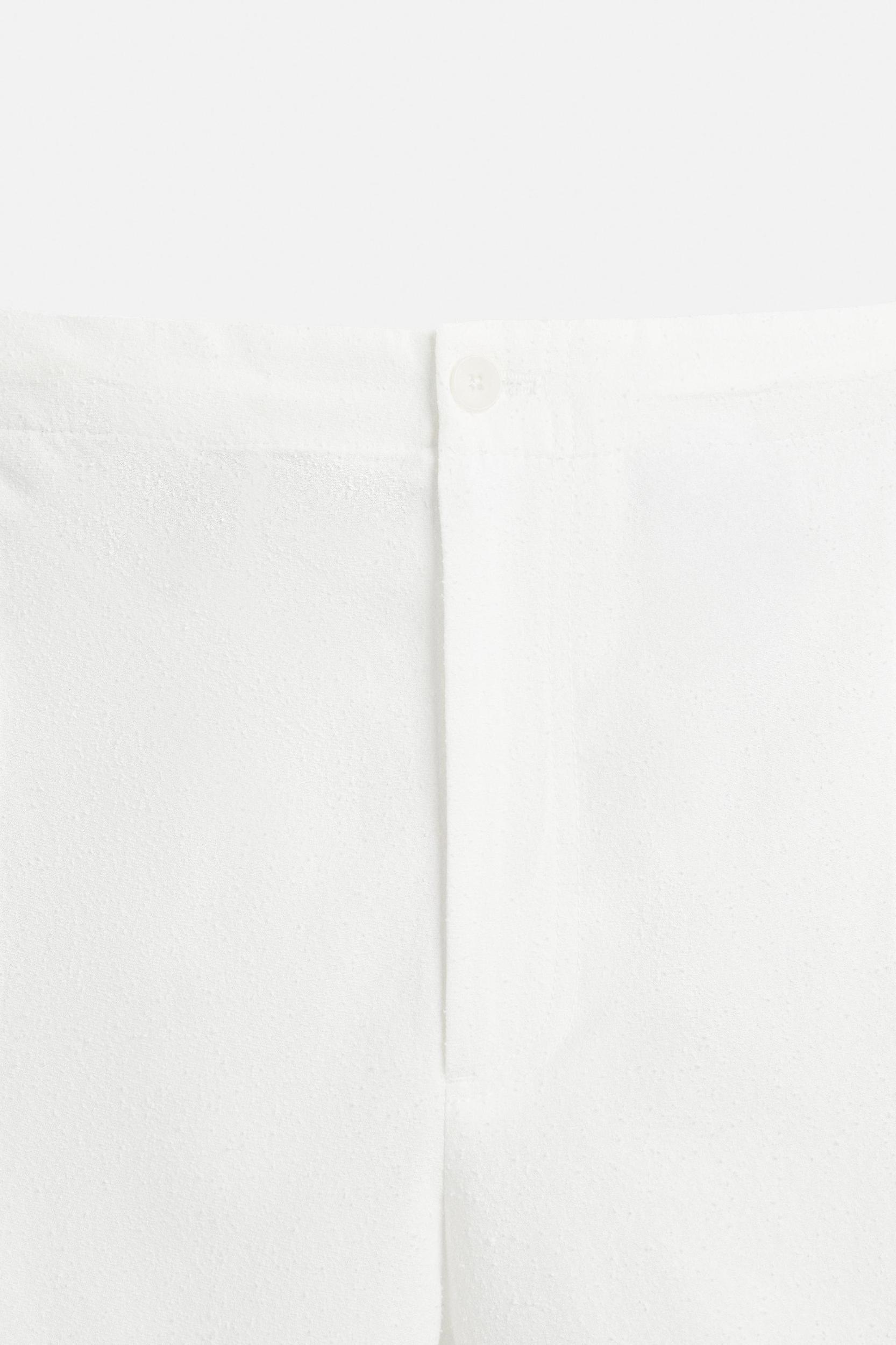 BOUCLÉ TEXTURED SHORTS Product Image