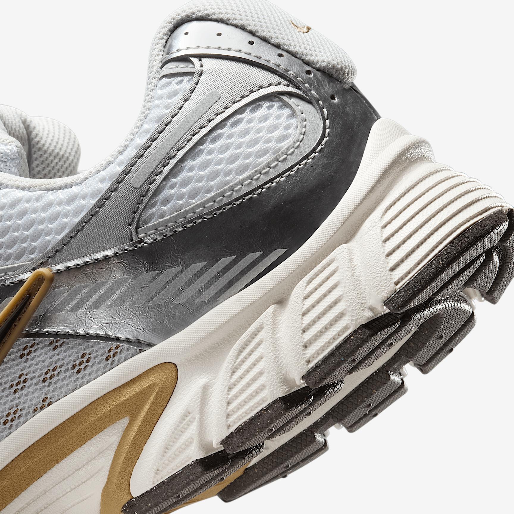 Nike V5 RNR Men's Shoes Product Image