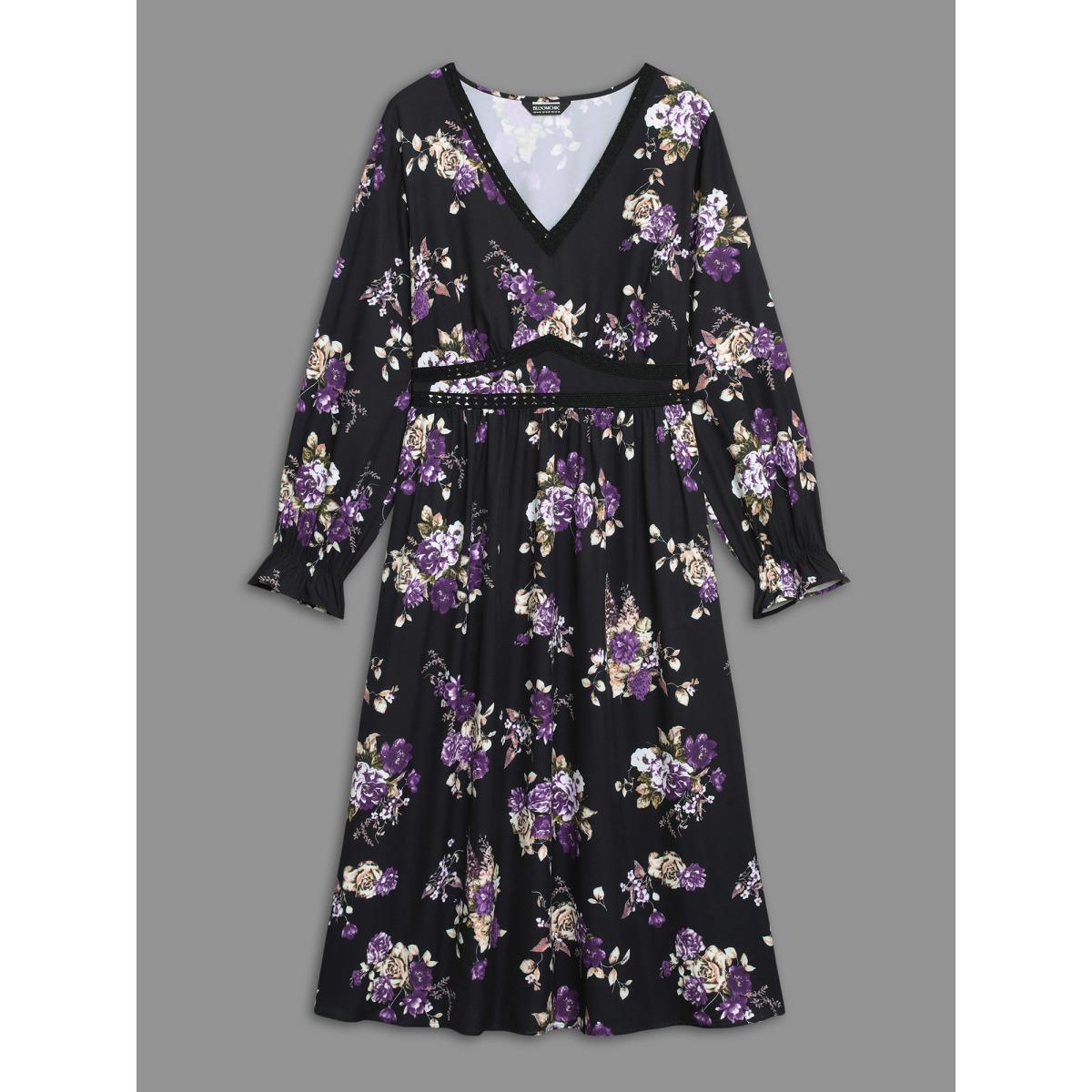 Plus Size V-Neck Floral Bust Defining Lace Dress Black Women Elegant Woven ribbon&lace trim V-neck Long Sleeve Curvy BloomChic 26/4X Product Image