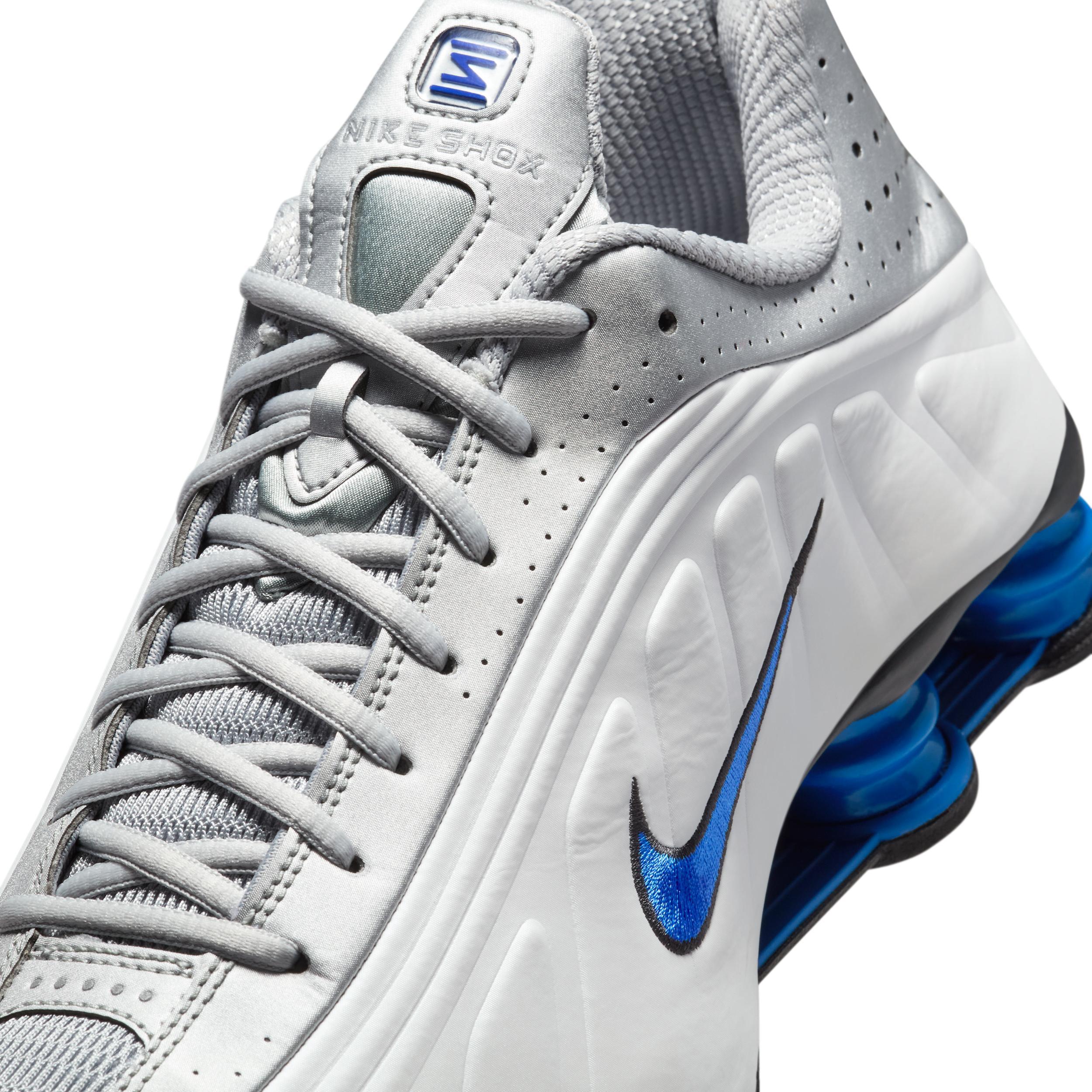 Nike Men's Shox R4 Shoes Product Image