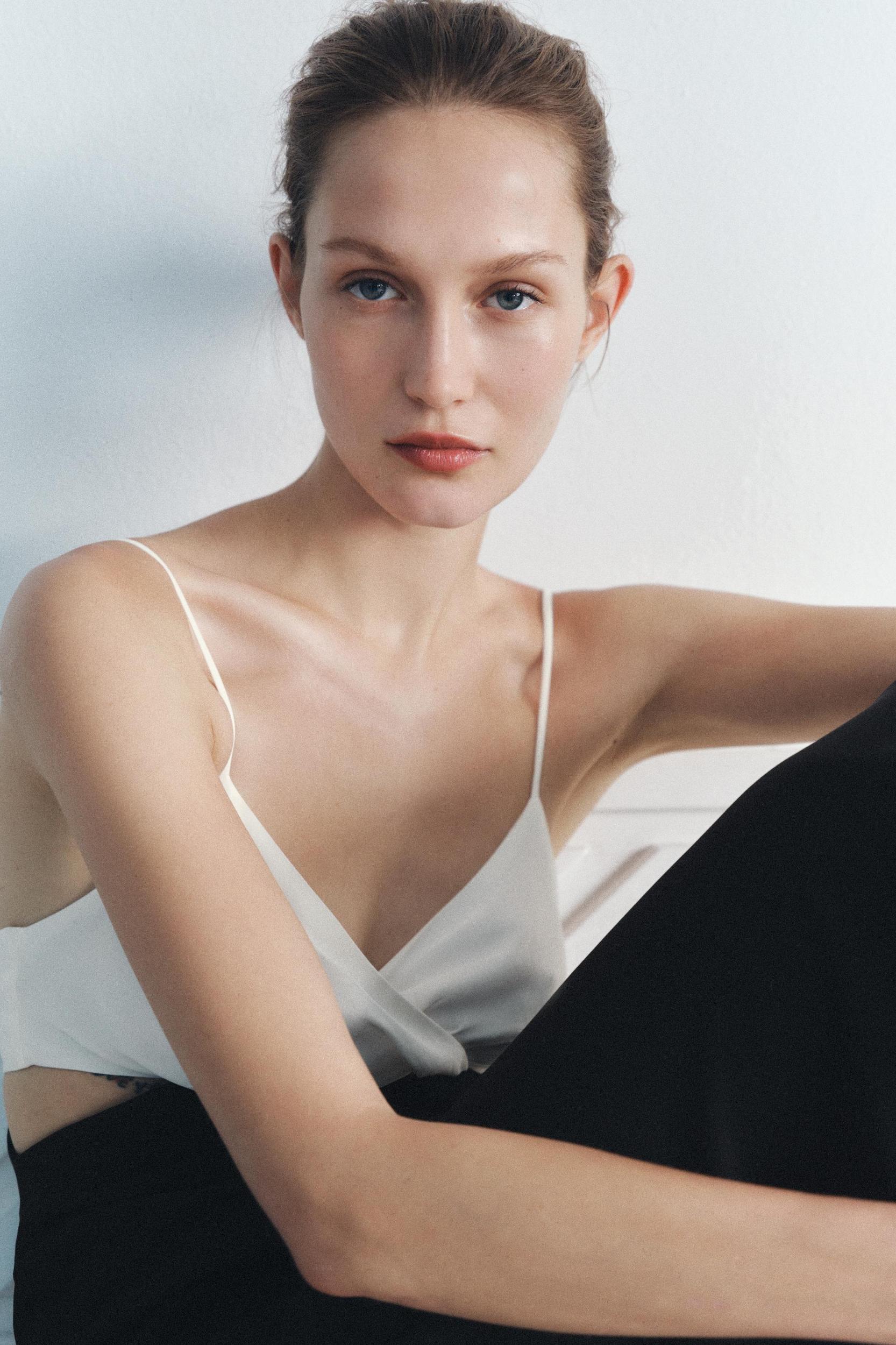 CUT OUT MIDI DRESS Product Image