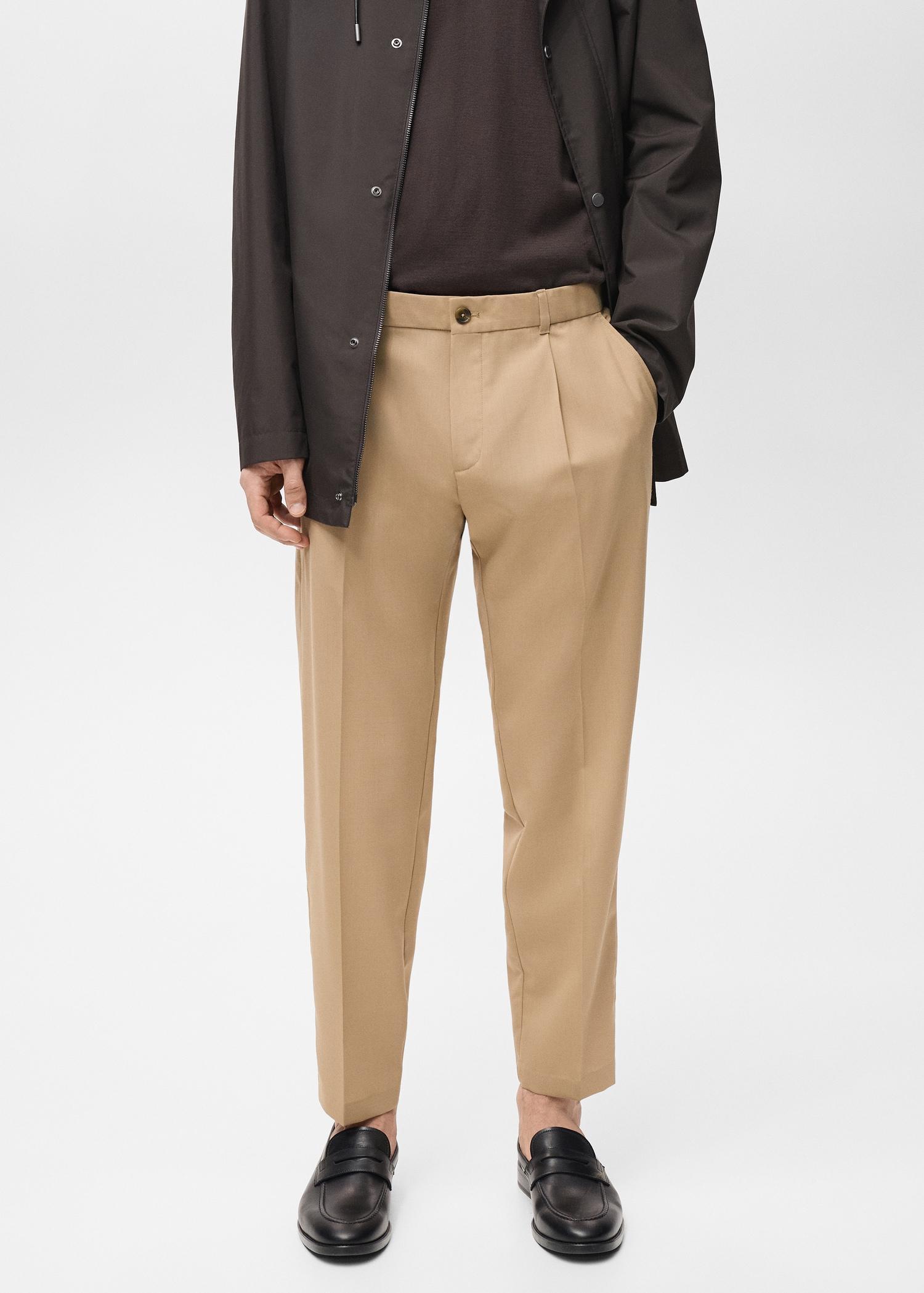 Slim-fit pleated cool wool pants - Men | MANGO USA Product Image