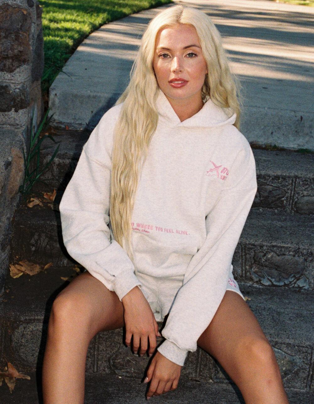 MALIBU SKYYE Feel Alive Womens Hoodie - HEATHER GRAY Product Image