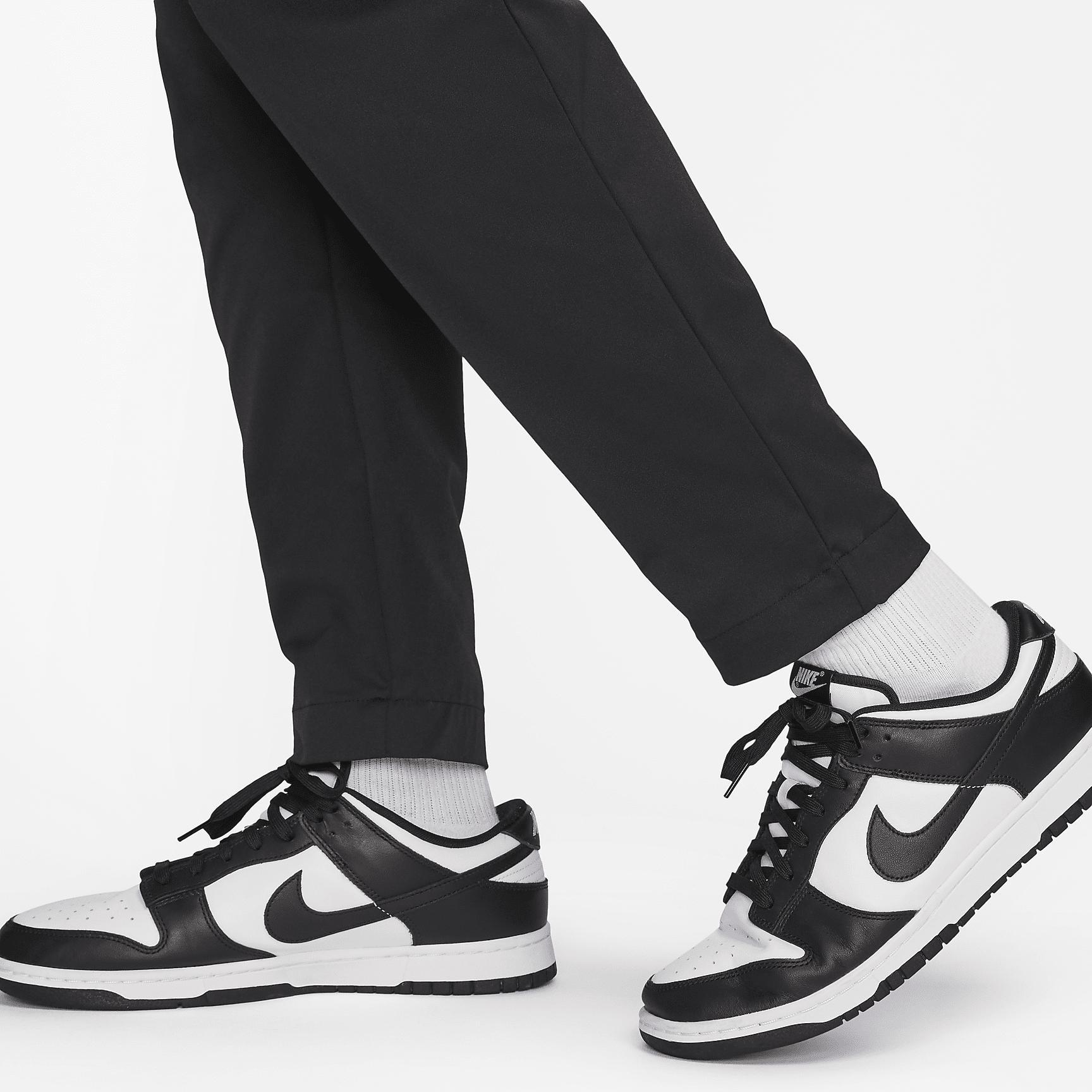 Nike Club Men's Woven Tapered Leg Pants Product Image