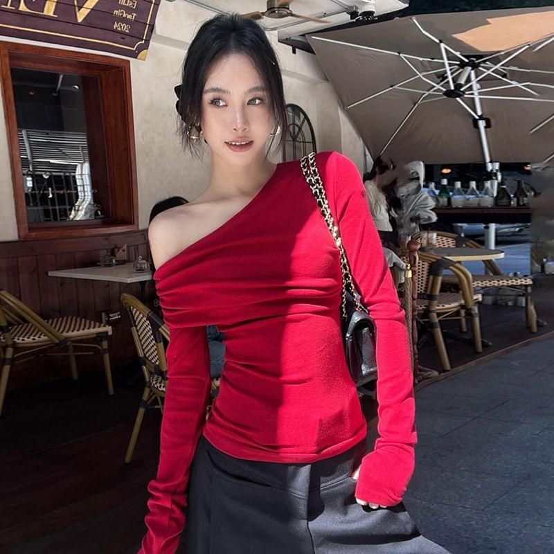 Long-Sleeve One-Shoulder Plain Ruched Knit Top Product Image