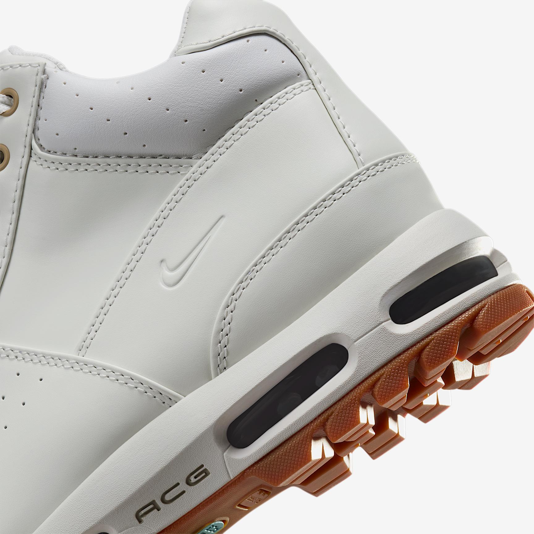 Nike Men's Air Max Goadome Boots Product Image