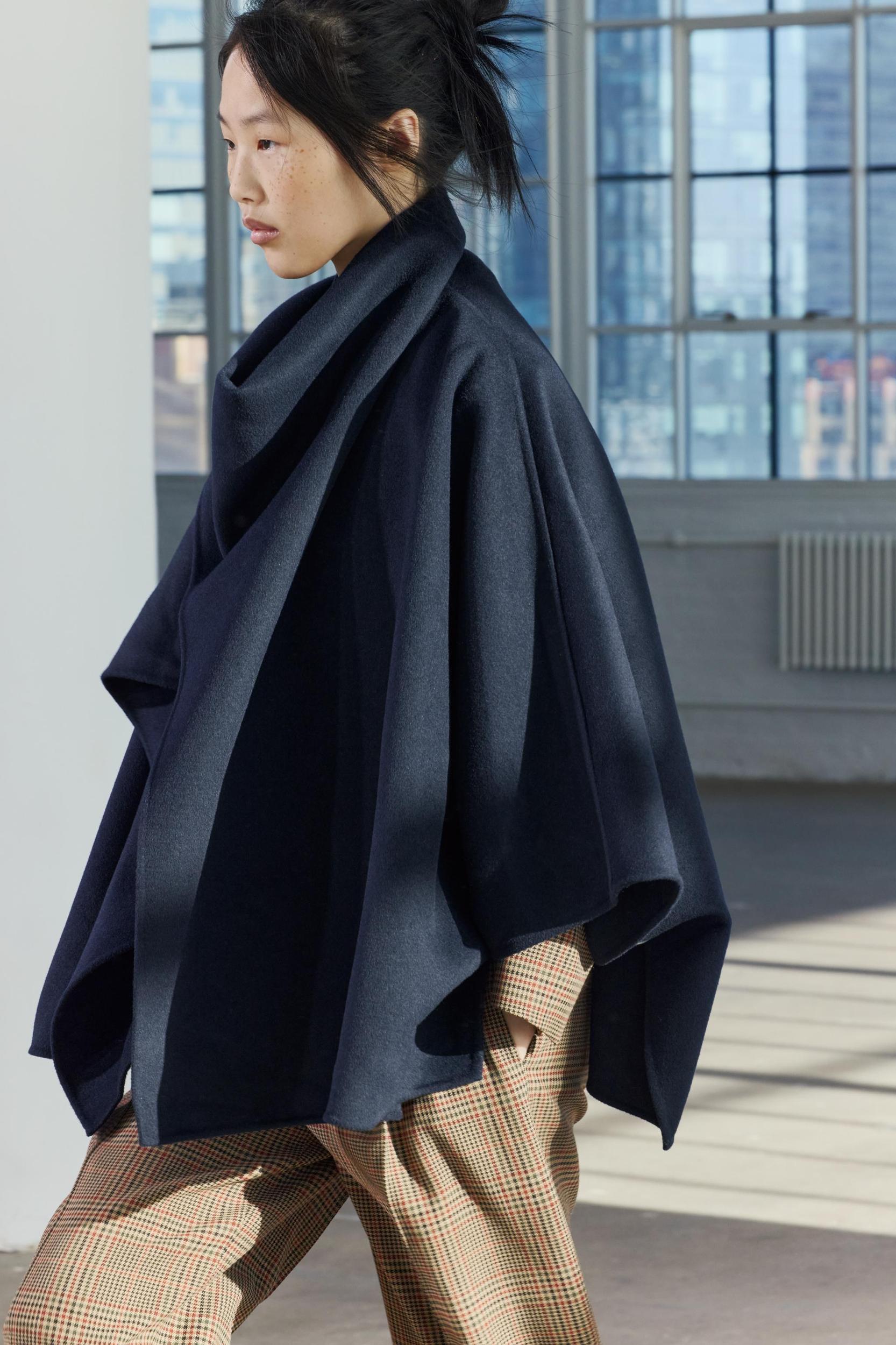 ZW COLLECTION WOOL CAPE WITH SCARF Product Image