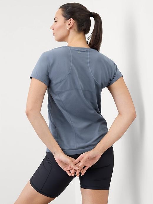 Momentum Seamless Tee Product Image