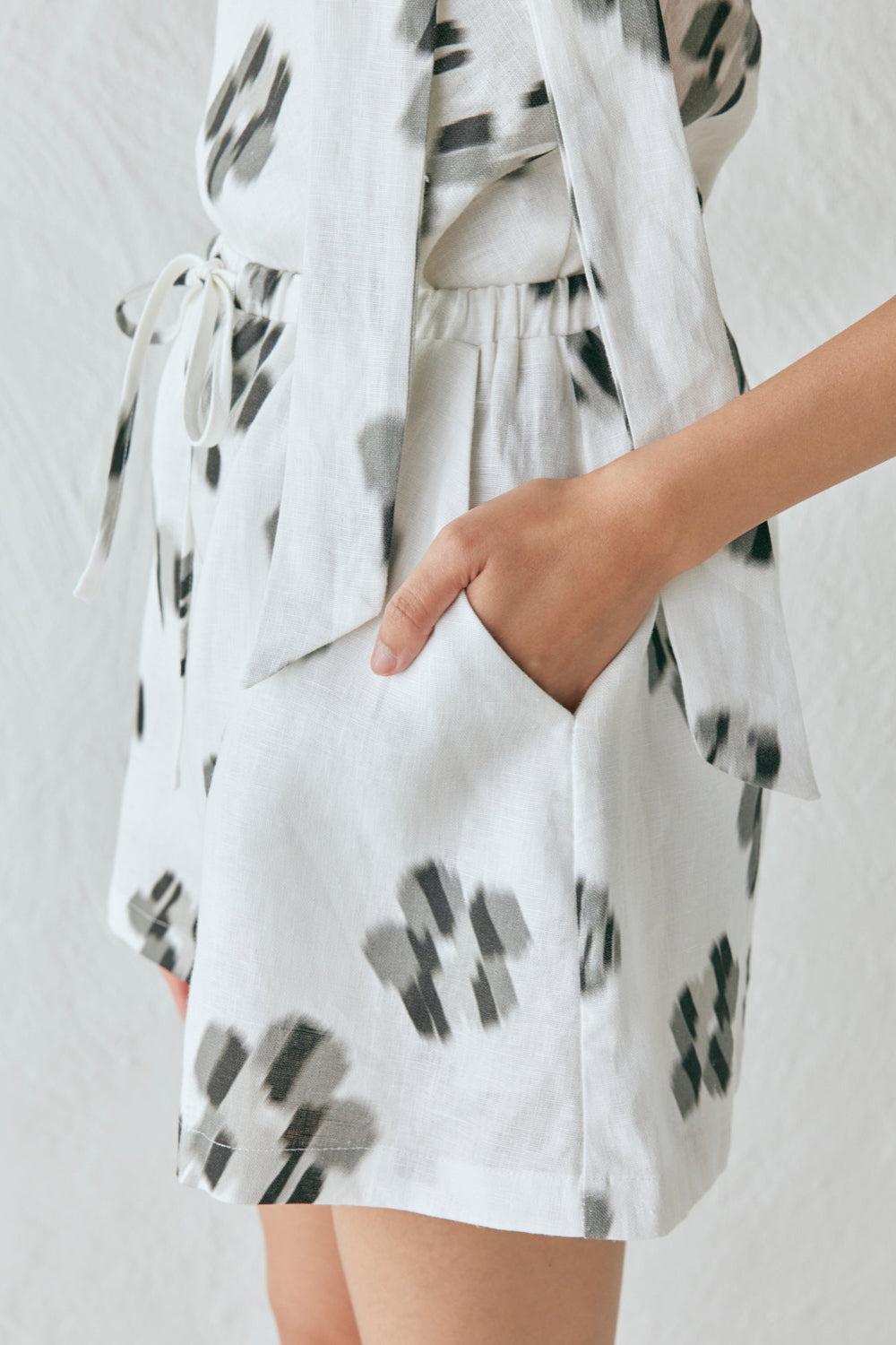Annika Linen Shorts Flor Product Image