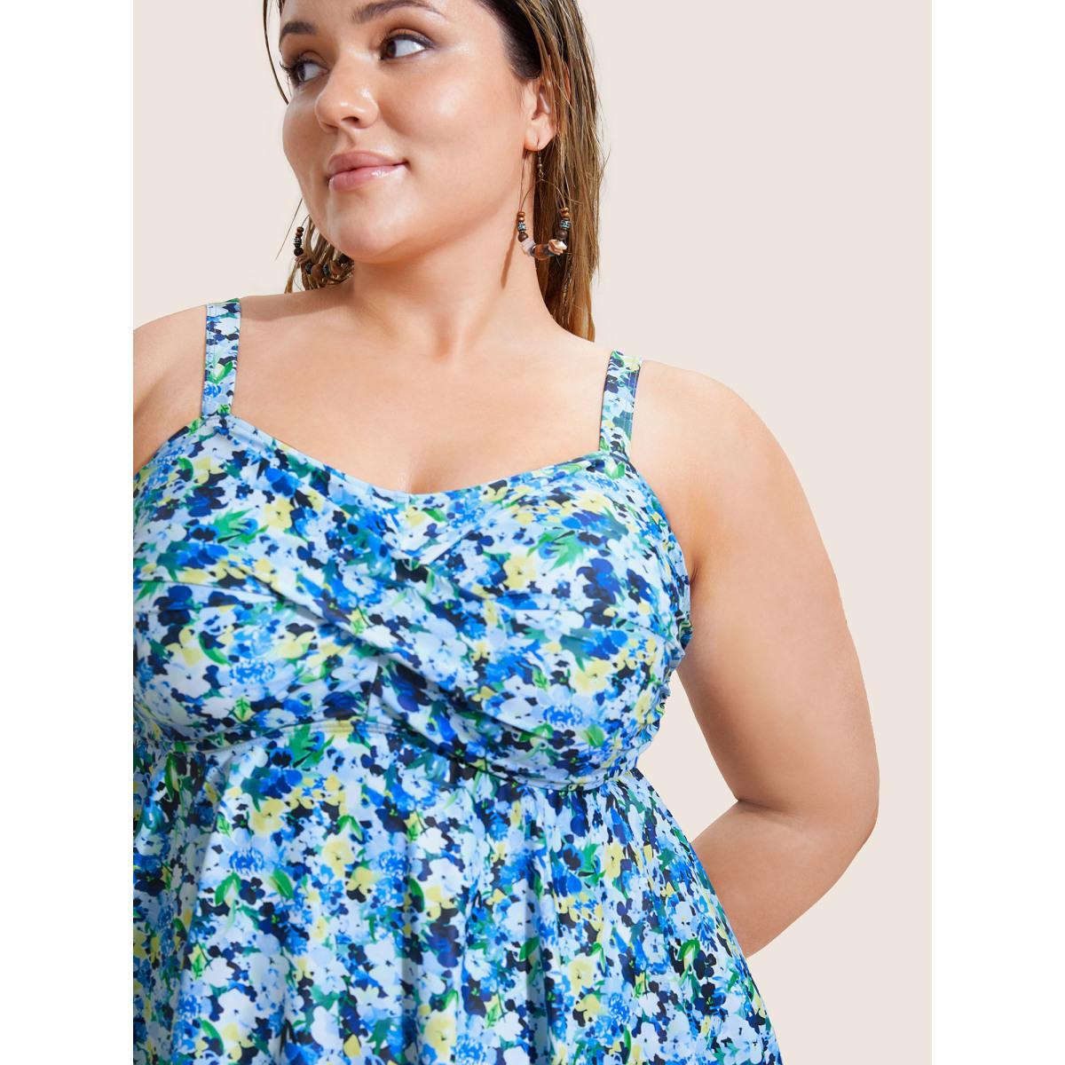 Plus Size Ditsy Floral Crossover Adjustable Straps Swim Top Women's Swimwear Multicolor Beach Twist High stretch Bodycon Heart neckline Curve Swim Tops BloomChic 12/L Product Image