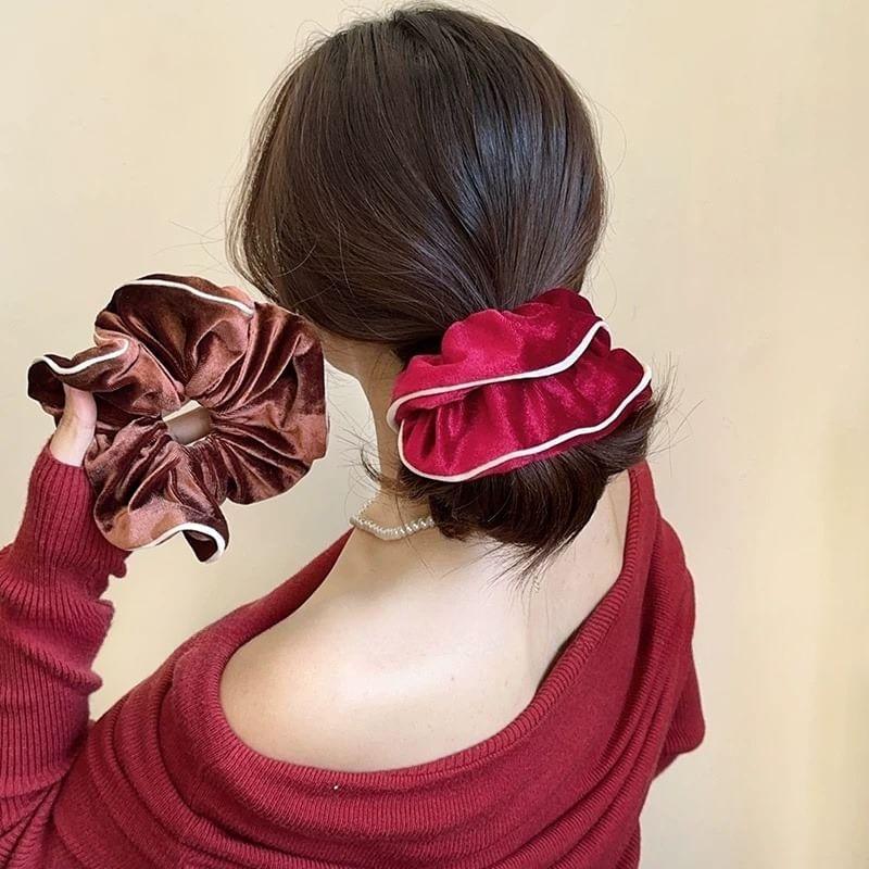 Velvet Scrunchie Product Image
