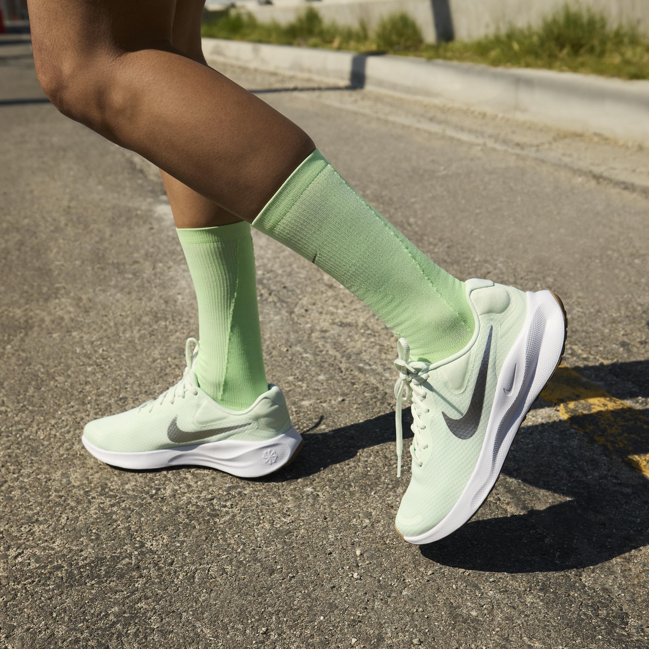 Nike Womens Revolution 7 Running Shoes Product Image