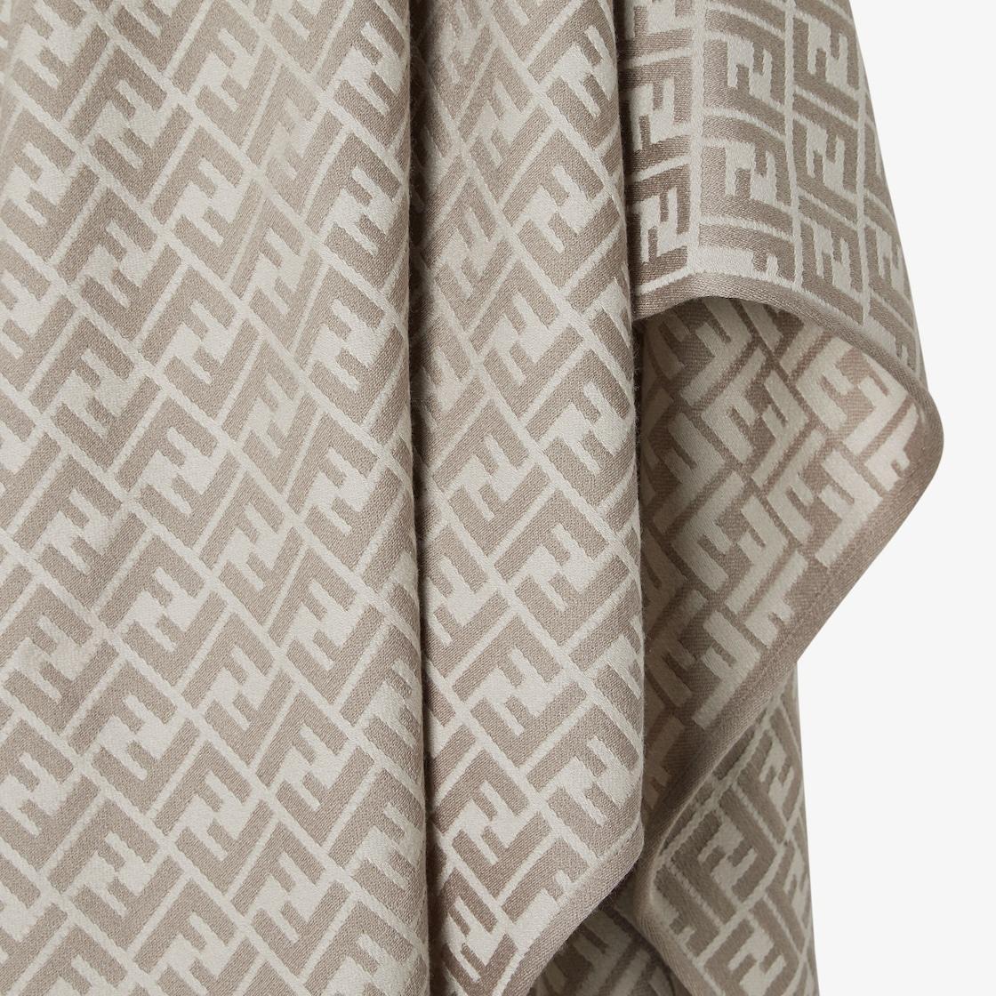 PonchoGrey wool and silk poncho Product Image