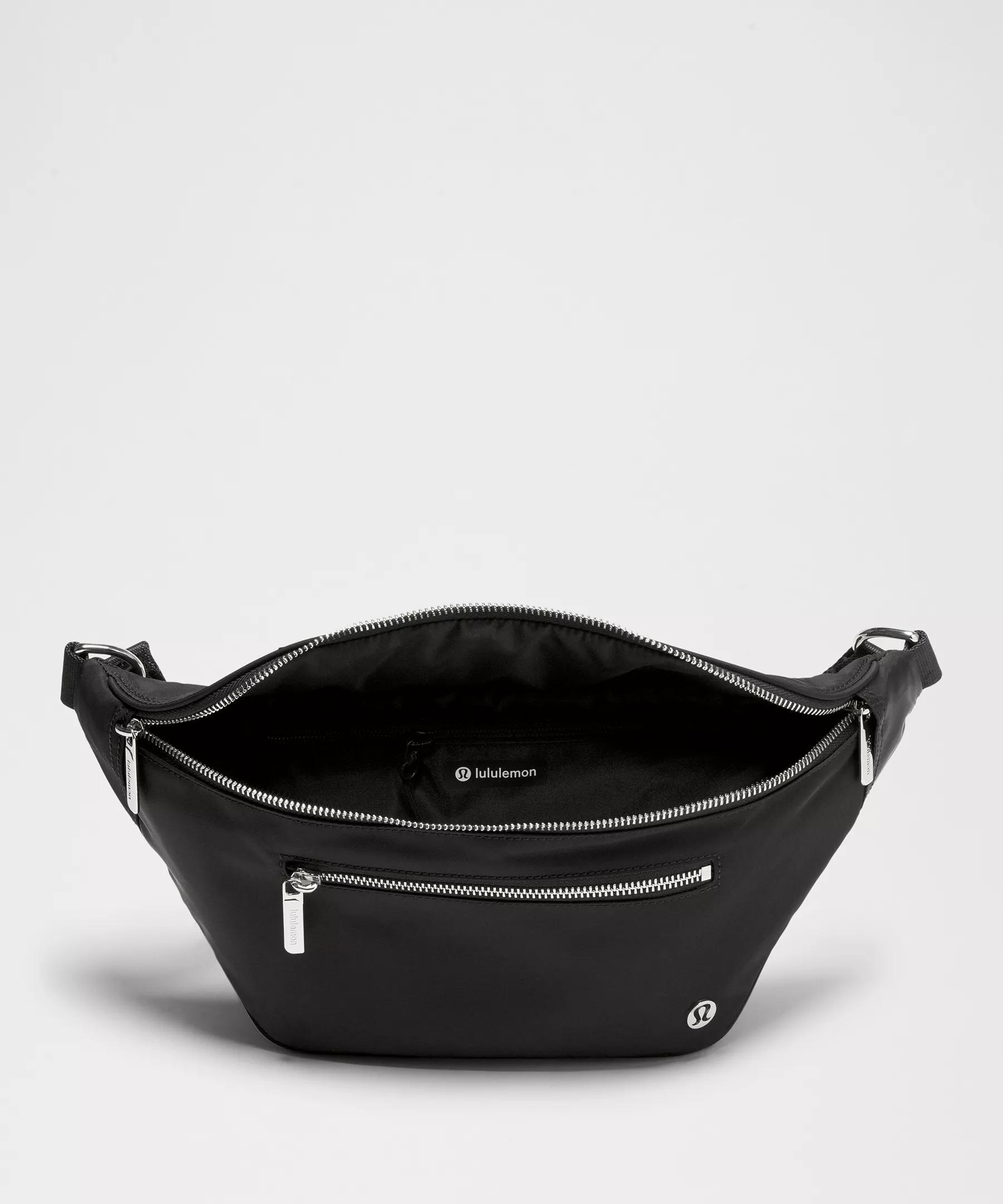 City Essentials Belt Bag 3L Product Image