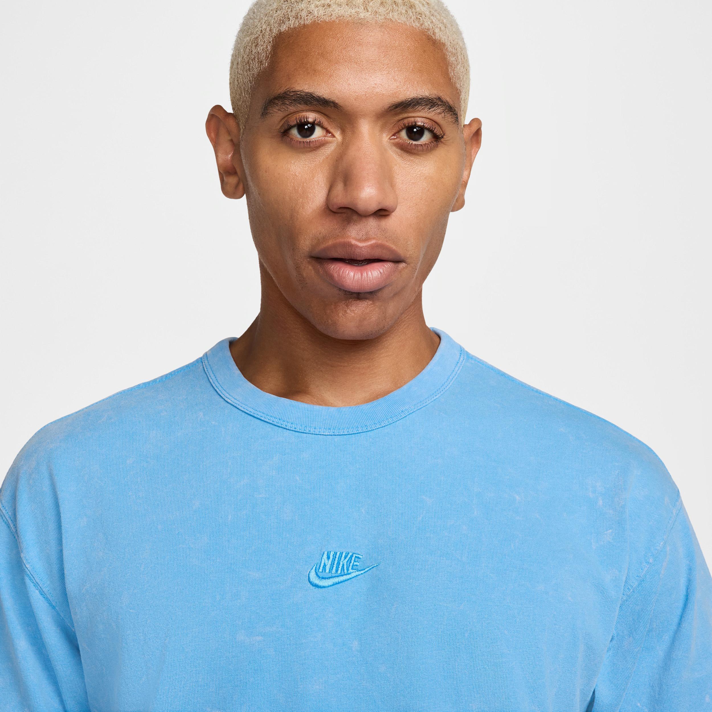 Nike Sportswear Premium Essentials Men's Max90 T-Shirt Product Image
