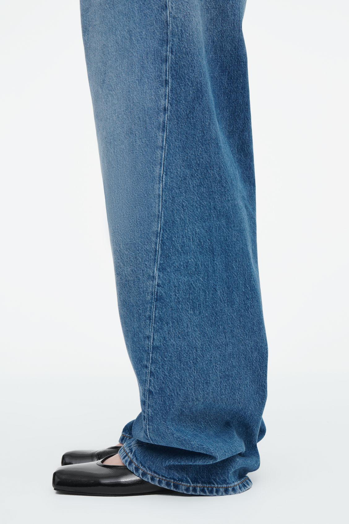 SQUARE-TOE BALLET FLATS Product Image