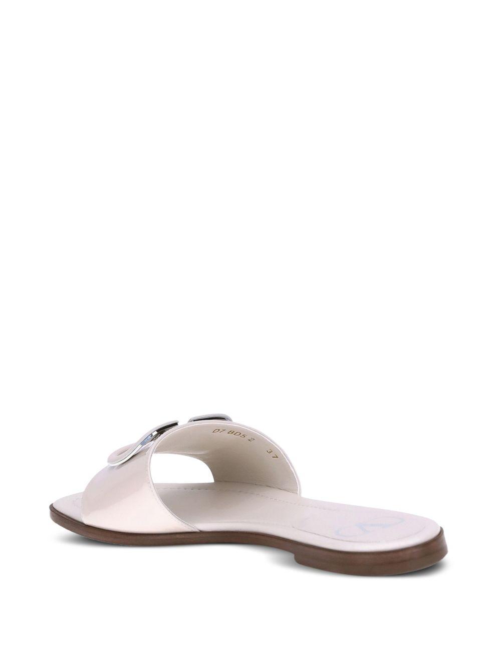 VLogo signature leather sandals Product Image