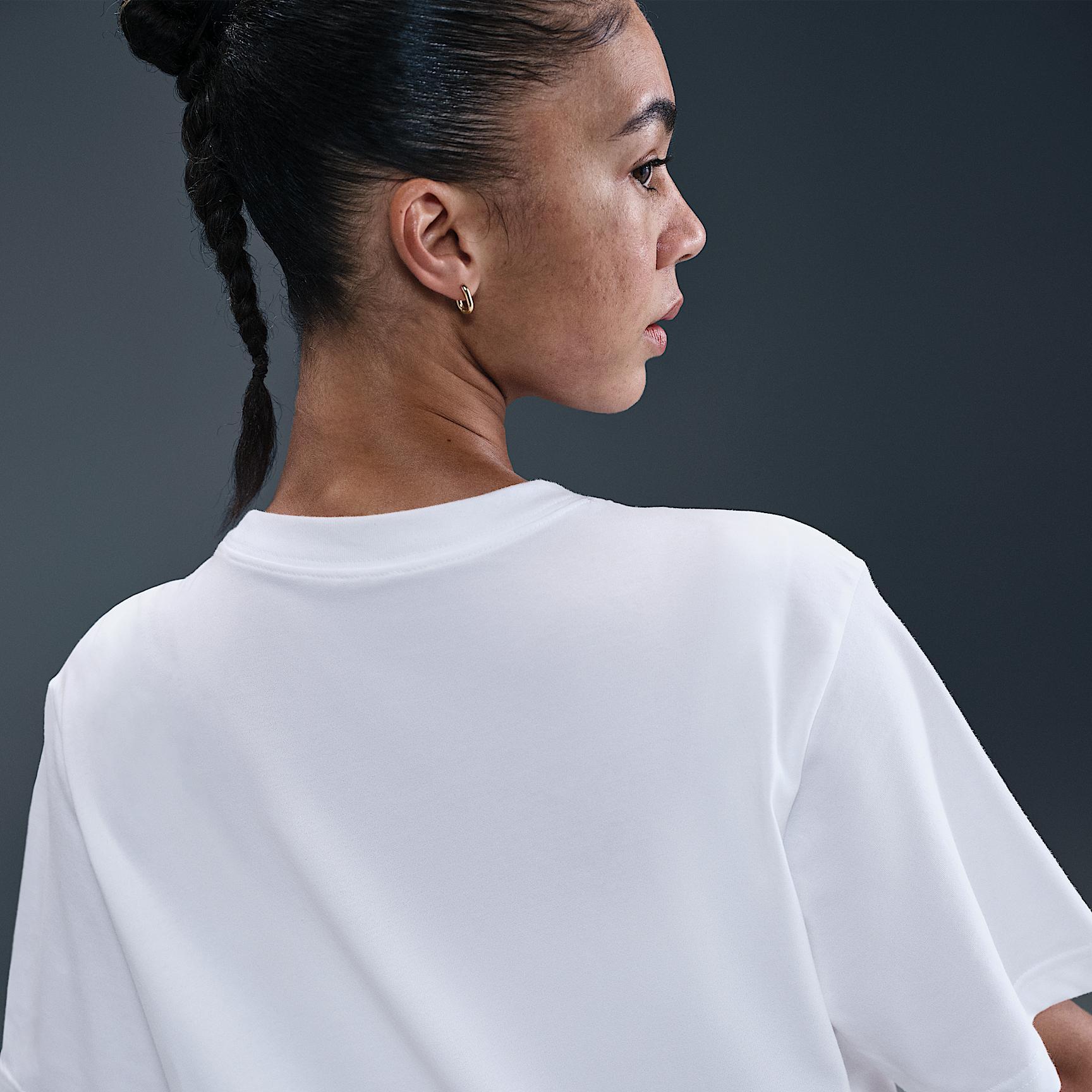 Nike Women's Dri-FIT Graphic Basketball T-Shirt Product Image
