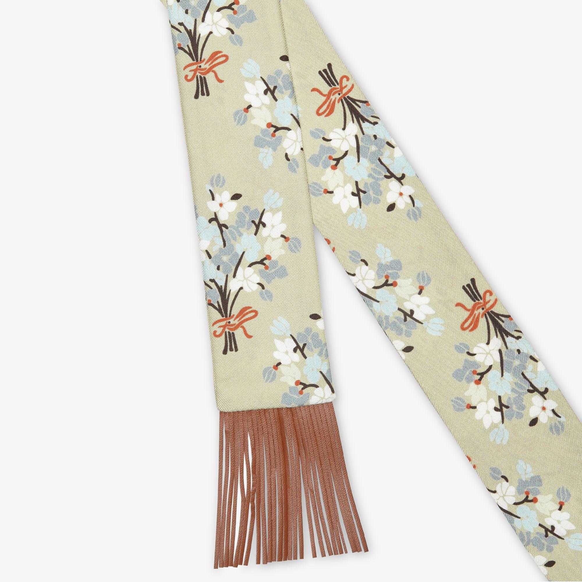 WrappyGreen silk scarf with fringes Product Image