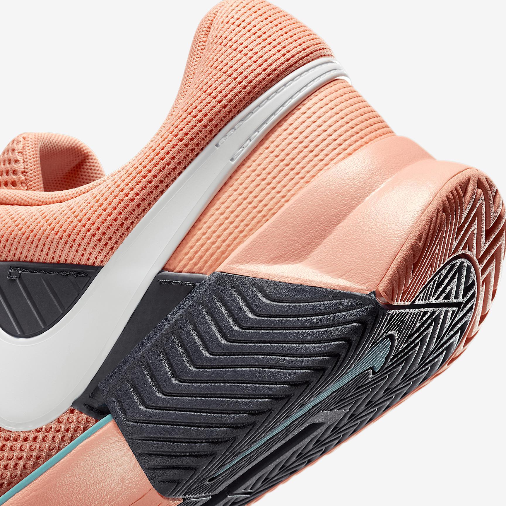 Nike Zoom GP Challenge 1 Men's Hard Court Tennis Shoes Product Image