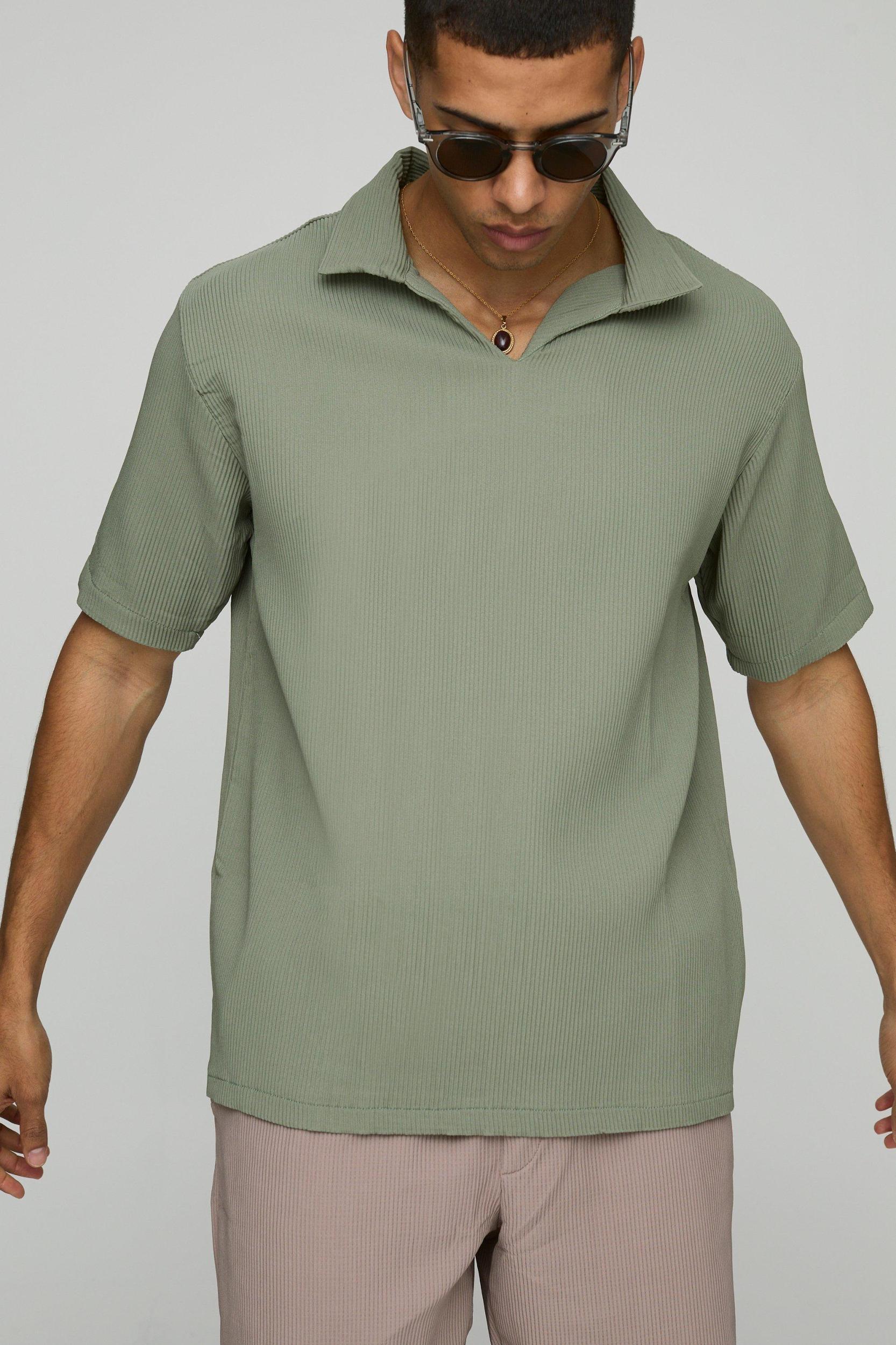 Mens Green Oversized V-Neck Pleated Overhead Shirt, Green Product Image