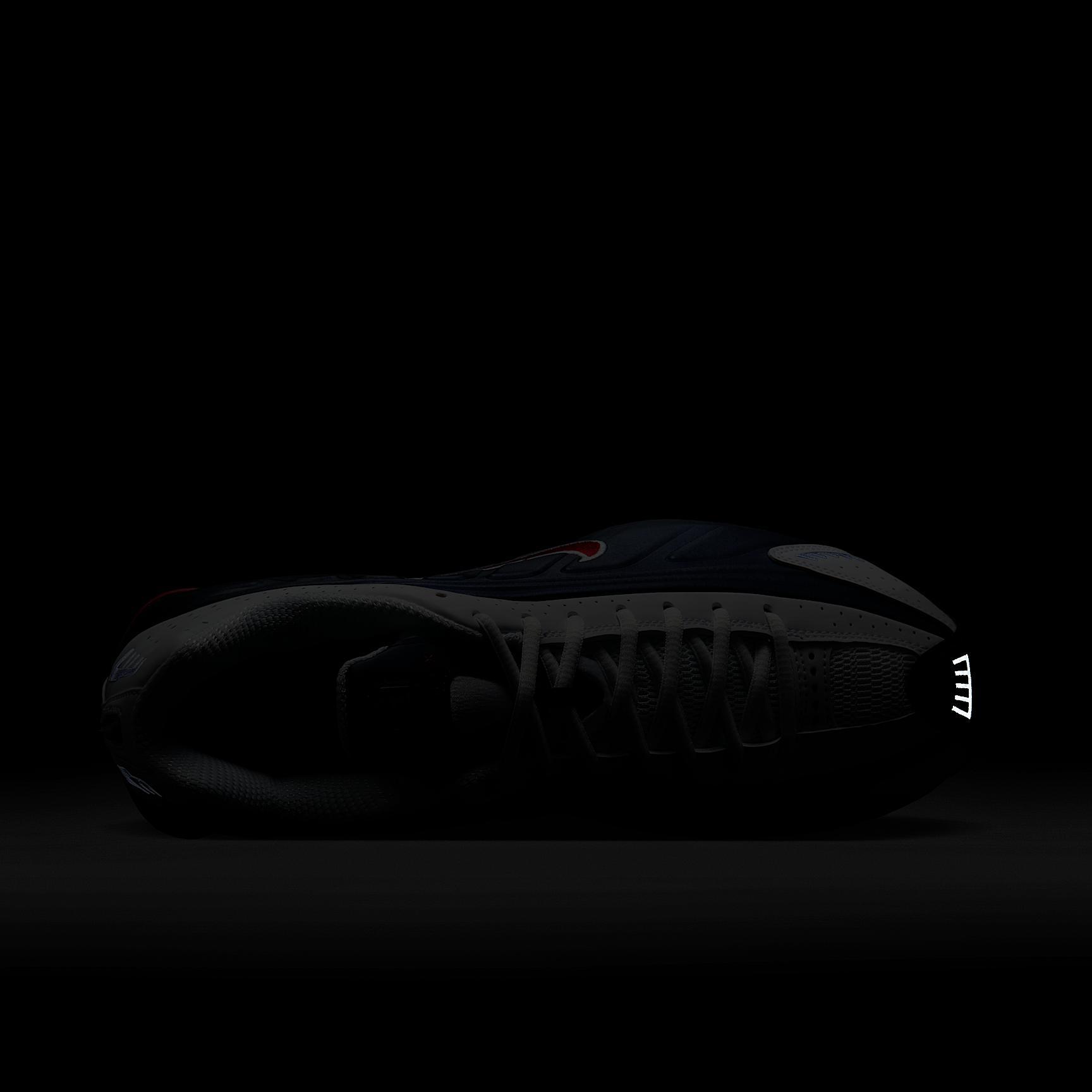 Nike Men's Shox R4 Shoes Product Image